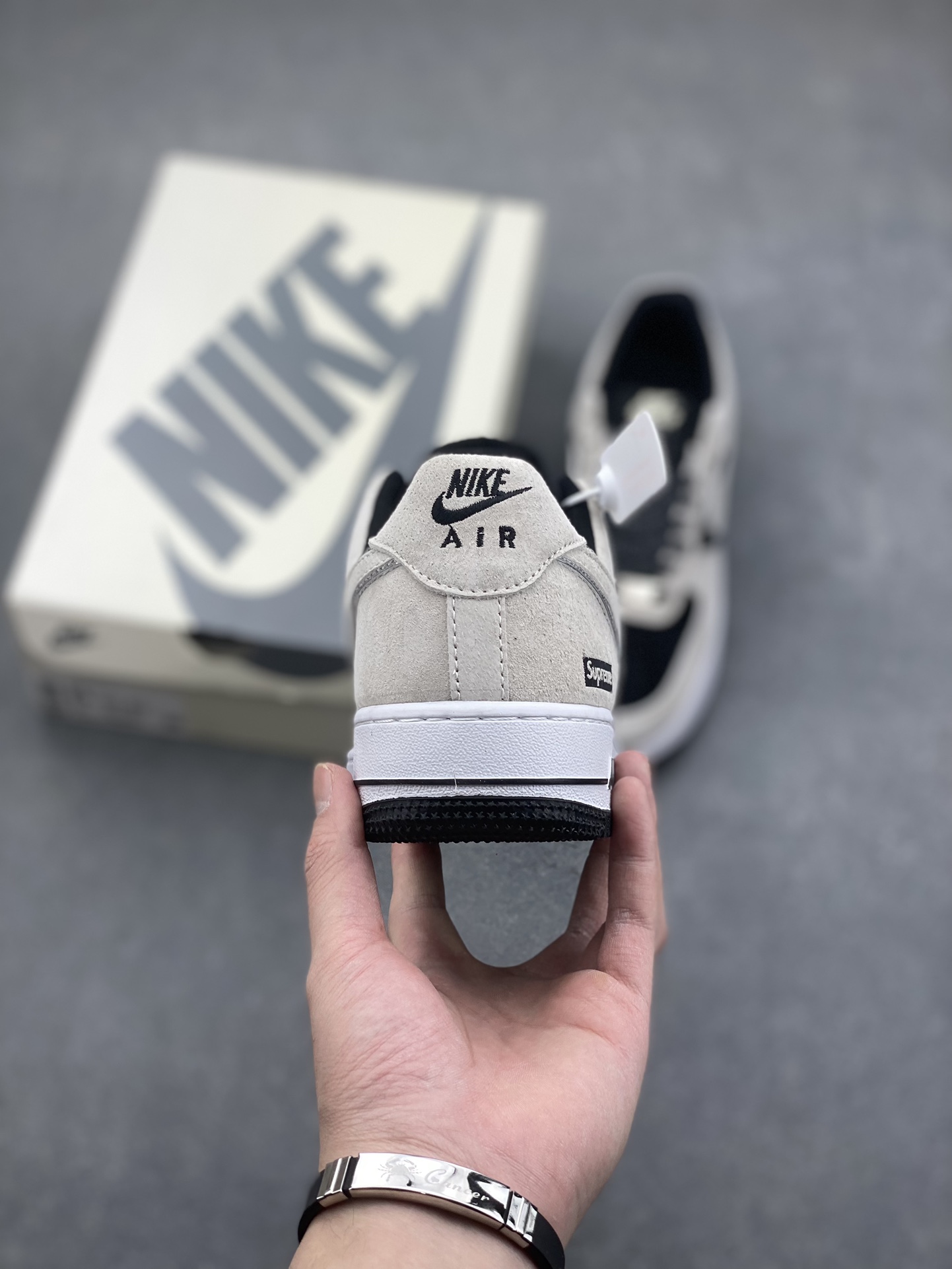 Nike Air Force 1 '07 Low Supreme Sneakers - Style CT2302-229 5 i1733158391 9534 2