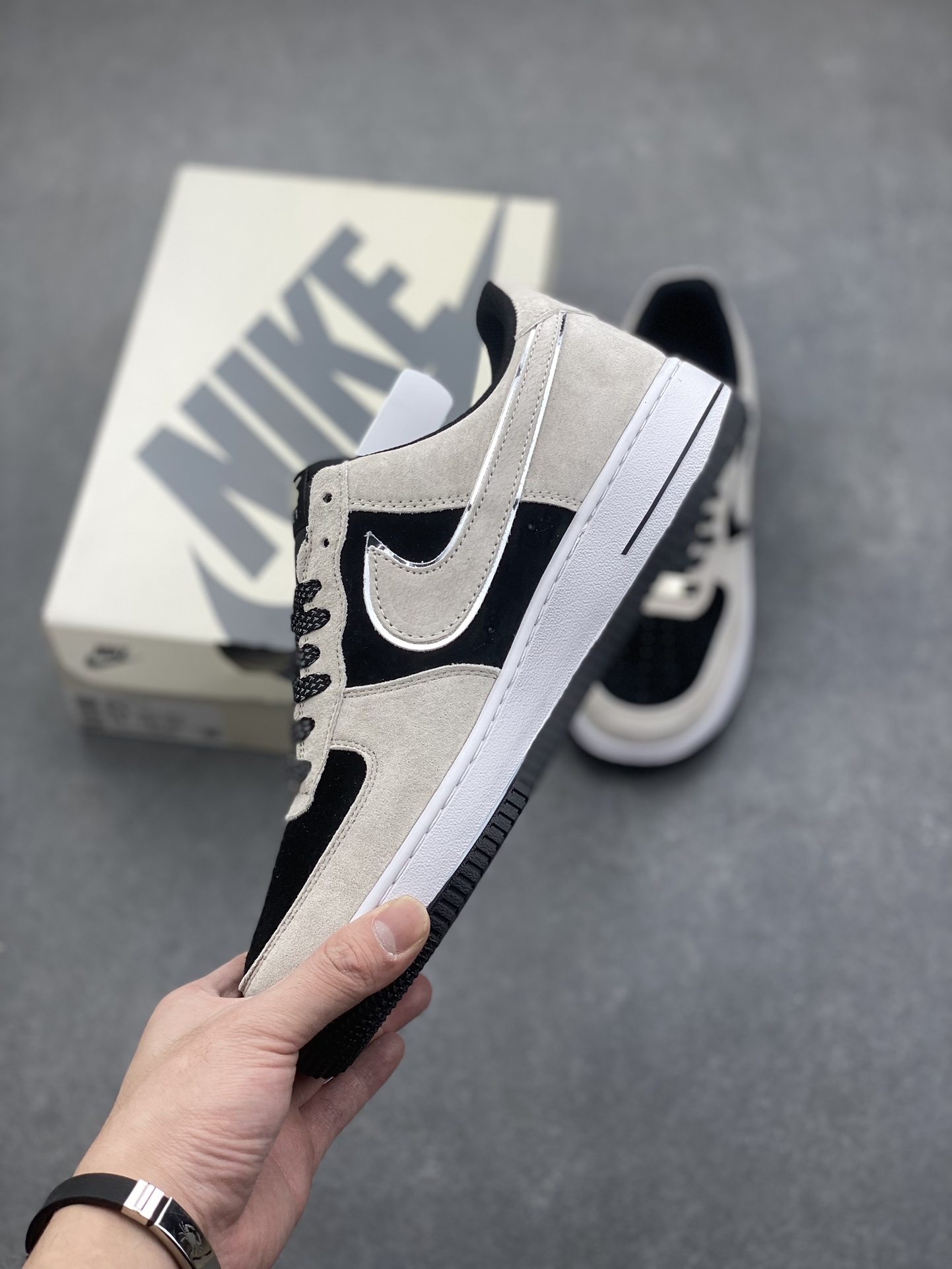 Nike Air Force 1 '07 Low Supreme Sneakers - Style CT2302-229 4 i1733158392 7171 7