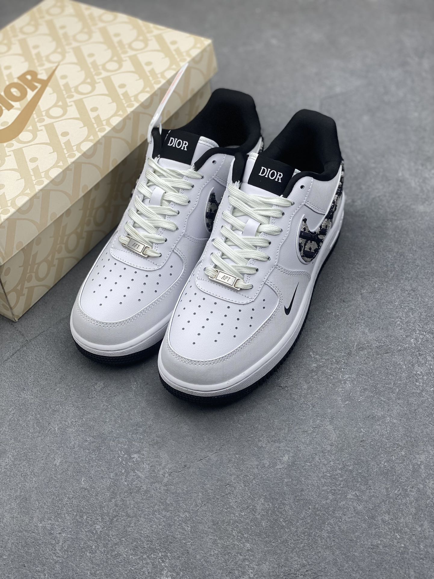 Nike X Dior Air Force 1 '07 Low White/Black Fashion Sneakers DR6239-837 9 i1733158658 8160 6