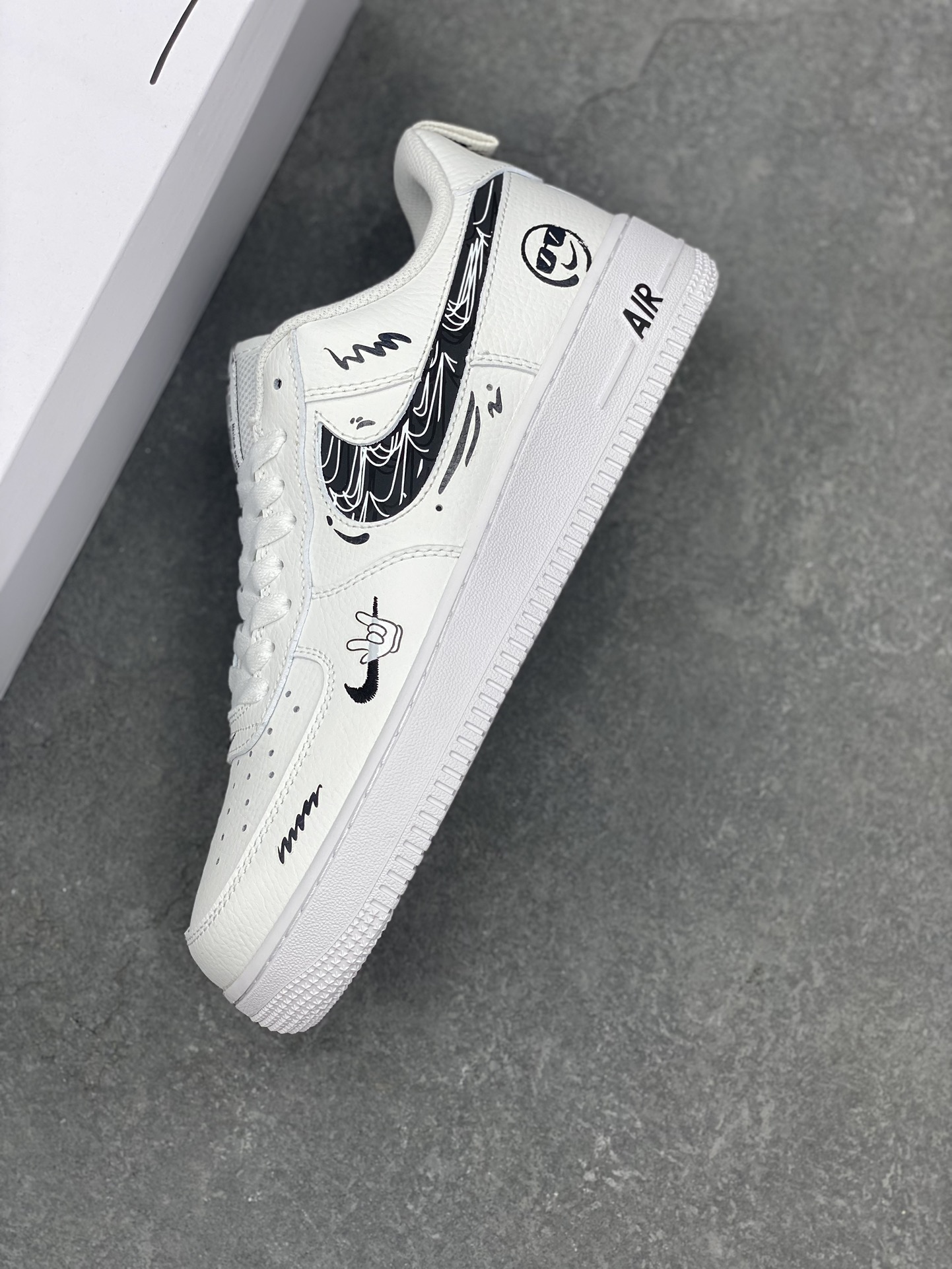 Nike Air Force 1 Low Smiley Face Casual Sneakers FB8971-020 8 i1733246304 5762 8
