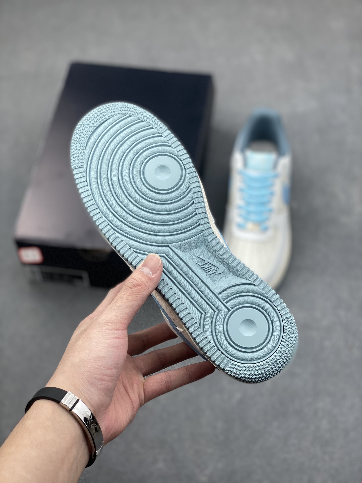 NK Air Force 1 Low-Top Sneakers: Original Design with Honeycomb Cushioning 7 i1733246656 1838 1