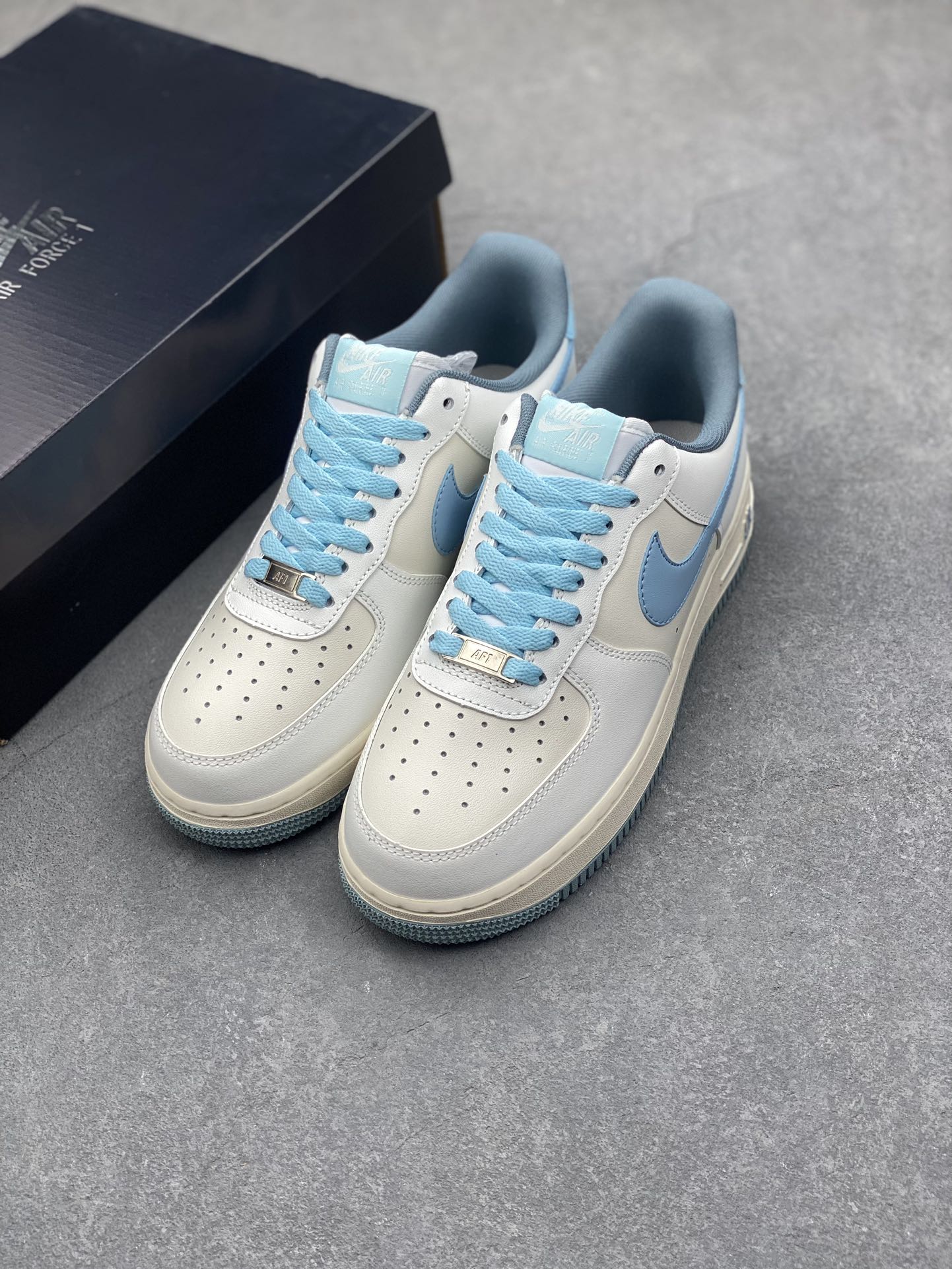 NK Air Force 1 Low-Top Sneakers: Original Design with Honeycomb Cushioning 9 i1733246656 5723 7