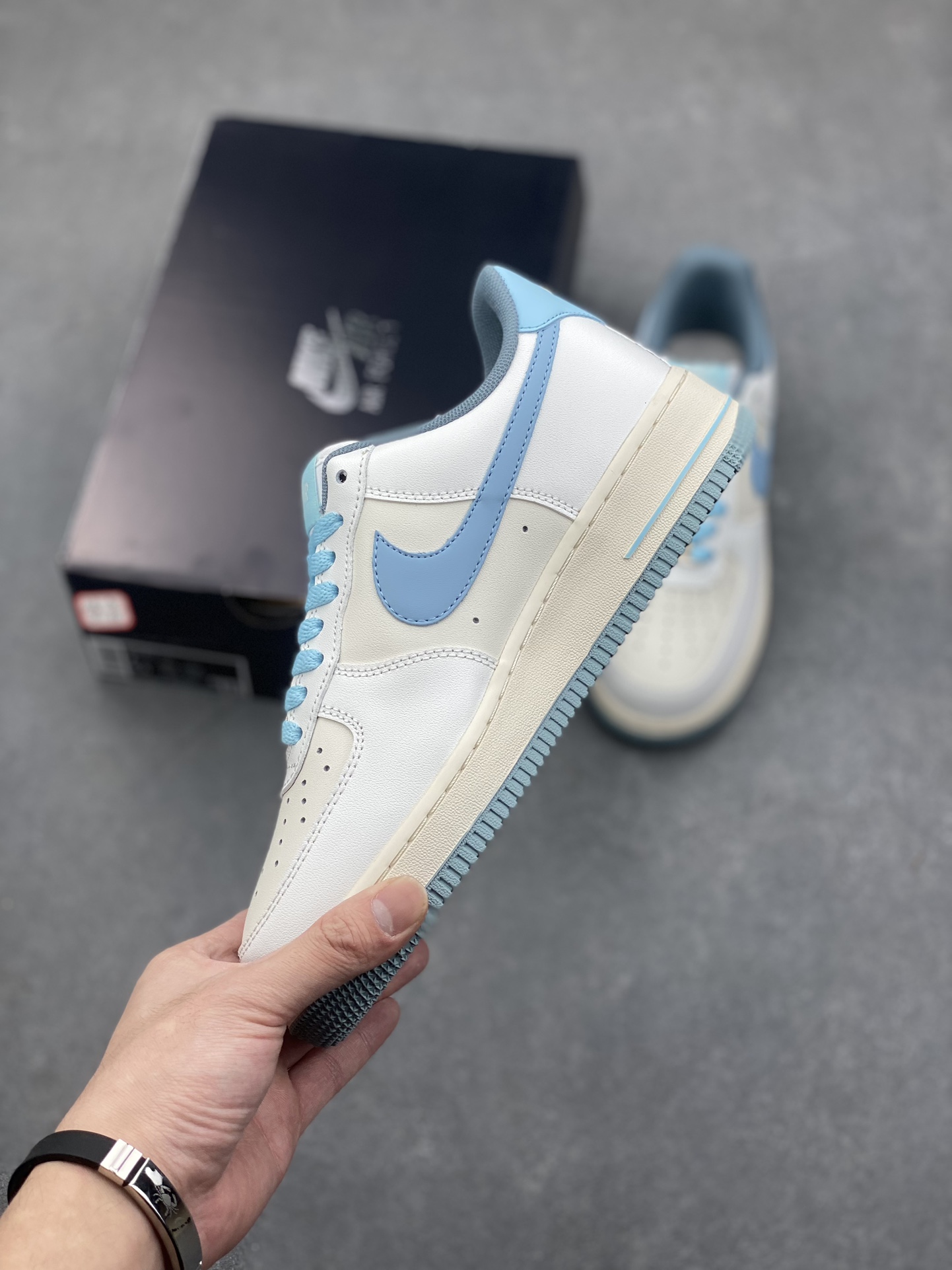 NK Air Force 1 Low-Top Sneakers: Original Design with Honeycomb Cushioning 4 i1733246656 7231 4