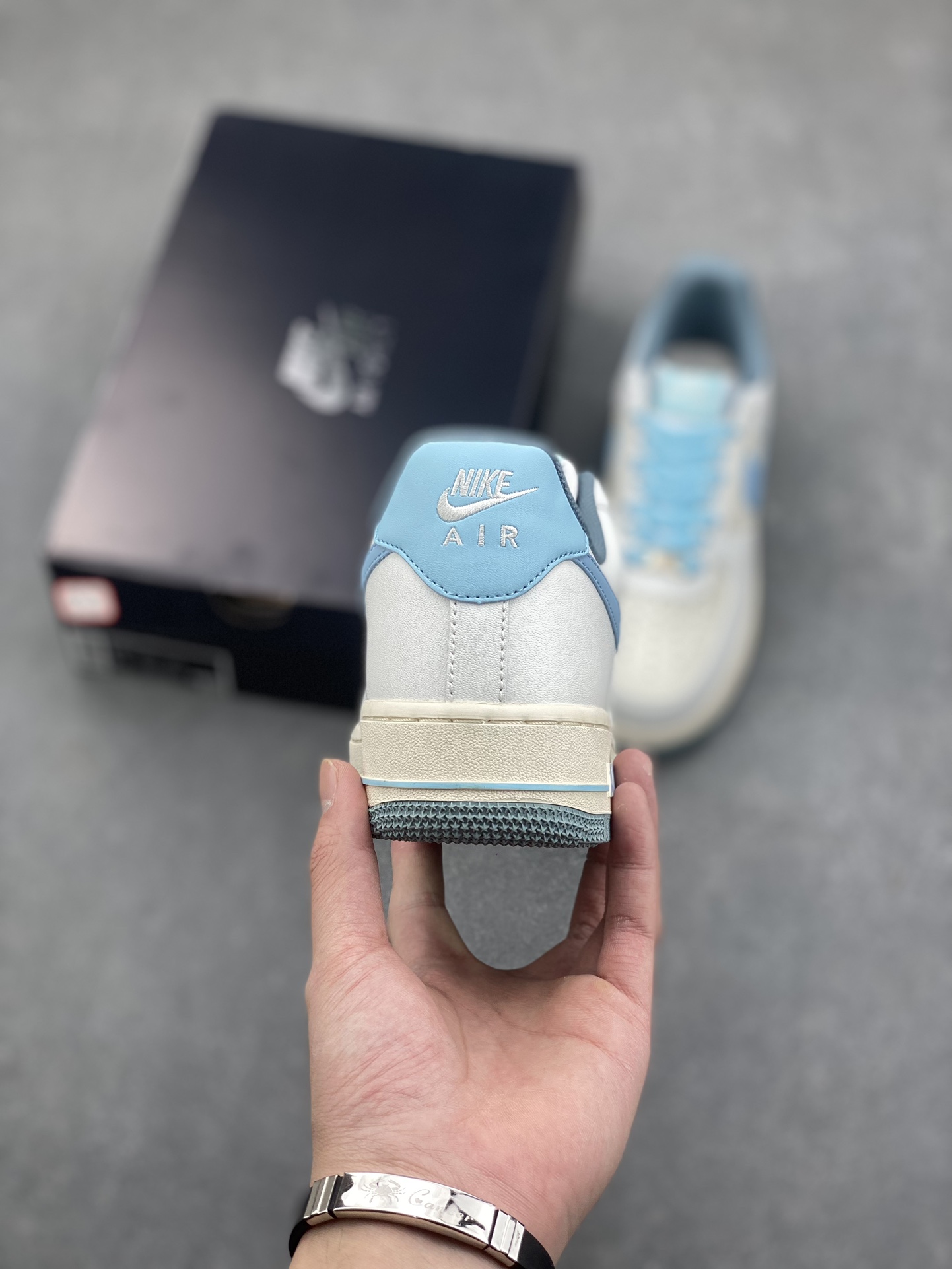 NK Air Force 1 Low-Top Sneakers: Original Design with Honeycomb Cushioning 5 i1733246656 780 2