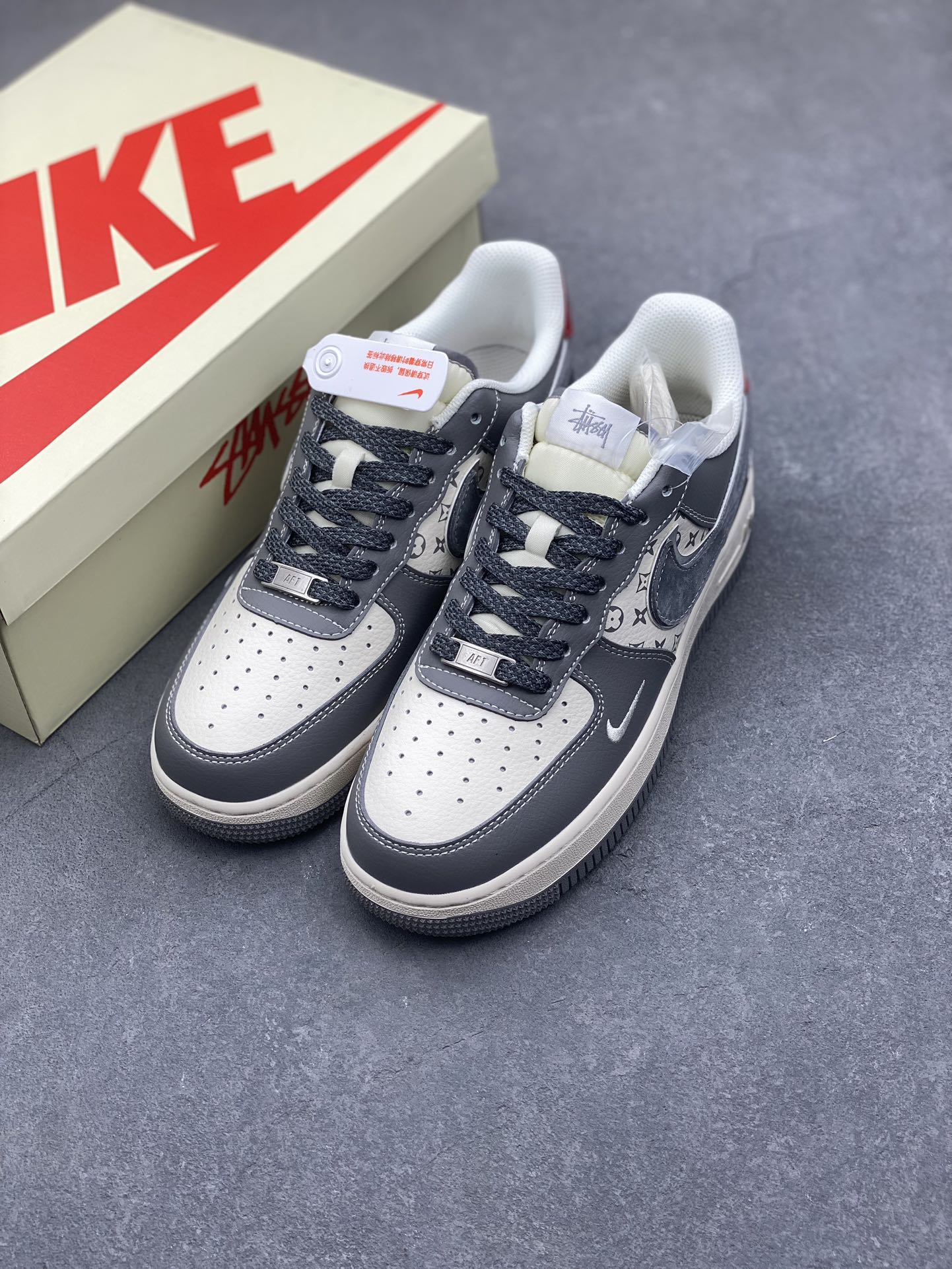 Nike Air Force 1 '07 Low Stussy Collaboration - Limited Edition Sneakers 9 i1733329831 5290 2