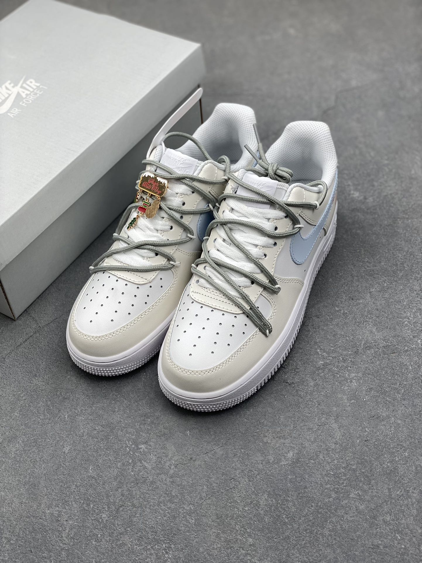 Nike Air Force 1 Low Christmas Santa Claus Sneakers - Limited Edition 9 i1733590499 3471 5