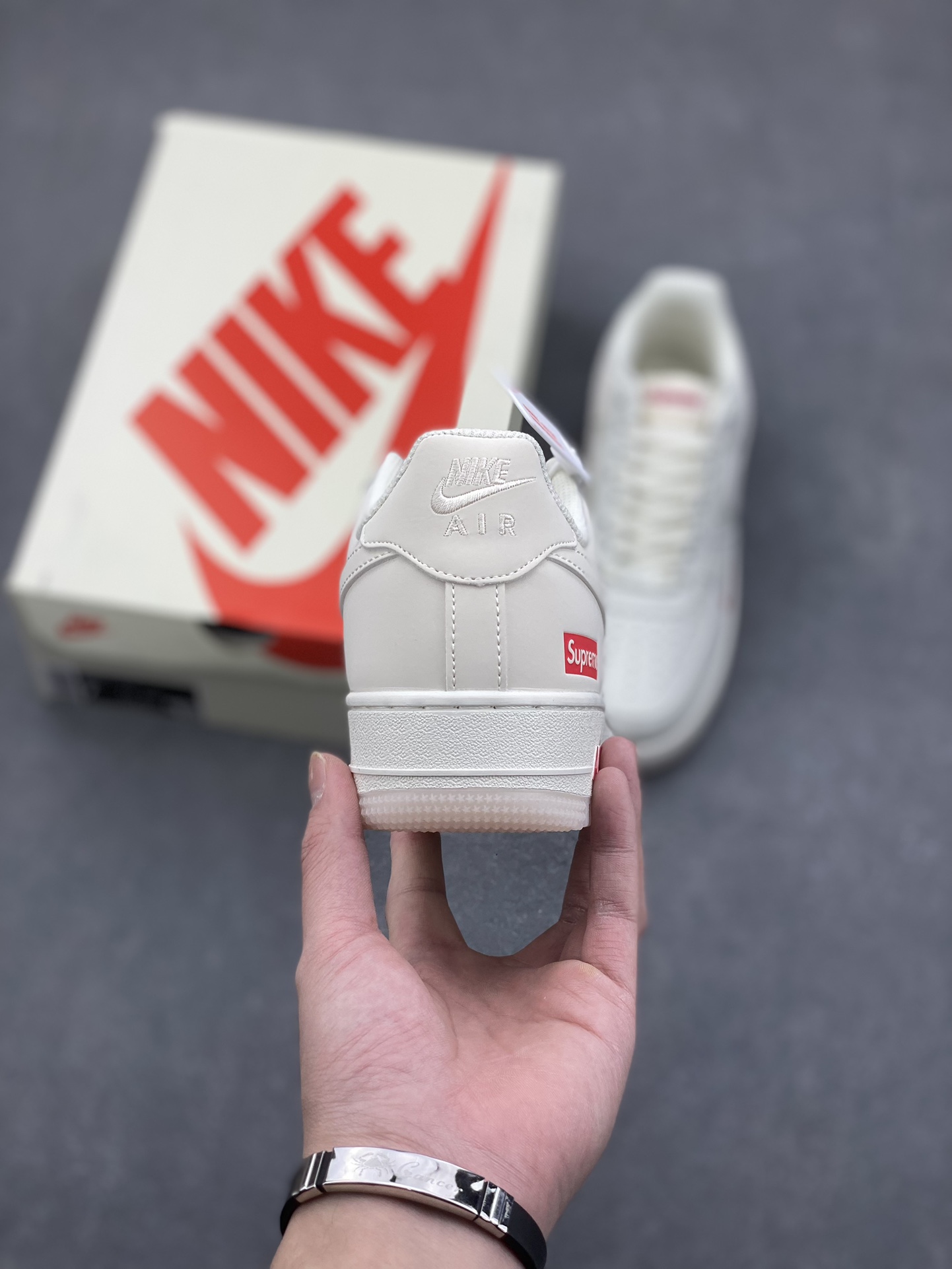 Nike Air Force 1 '07 Low Supreme Collab - White Crystal Bottom Sneakers 5 i1733590729 6091 0