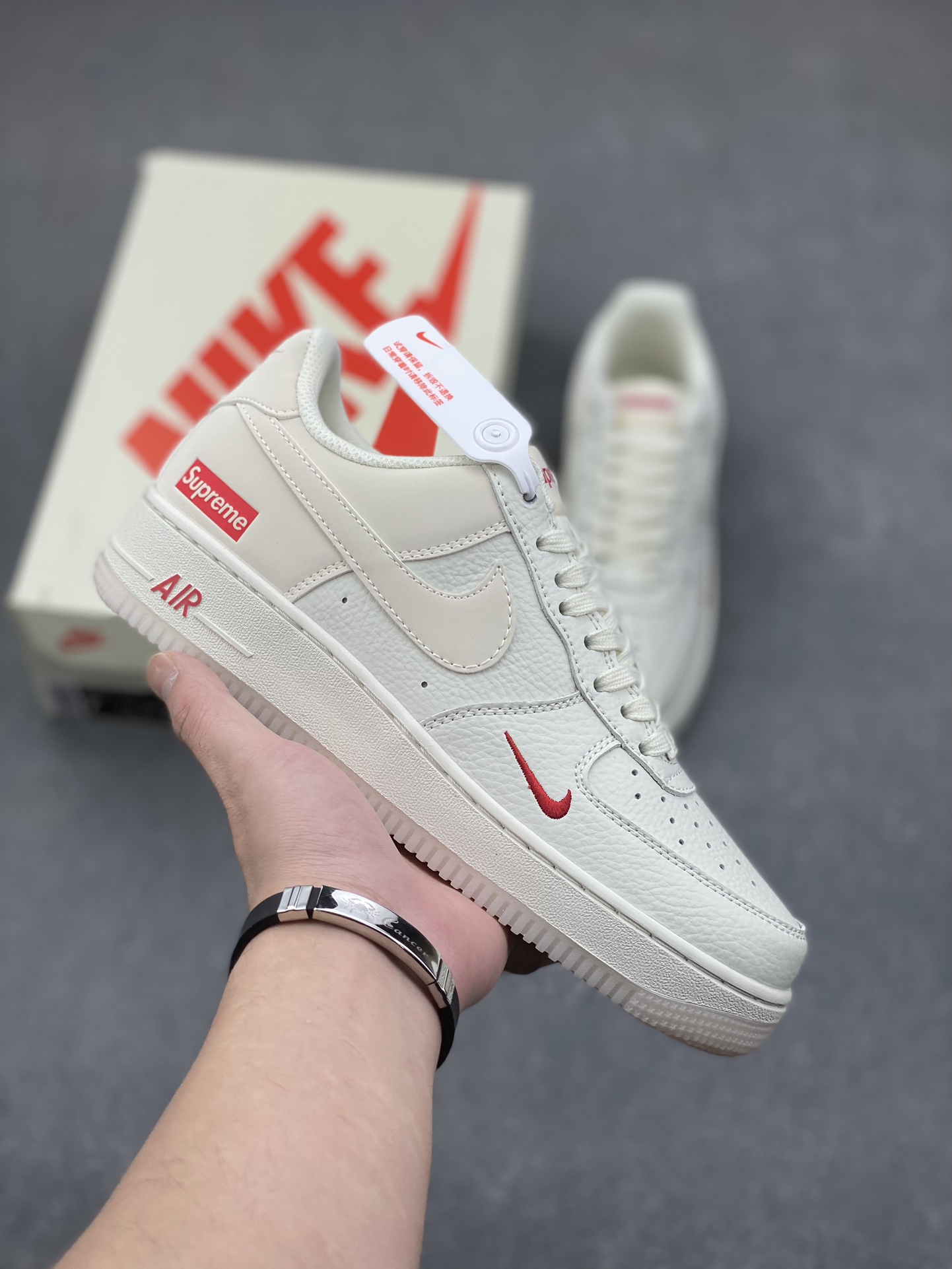Nike Air Force 1 '07 Low Supreme Collab - White Crystal Bottom Sneakers 2 i1733590730 124 3