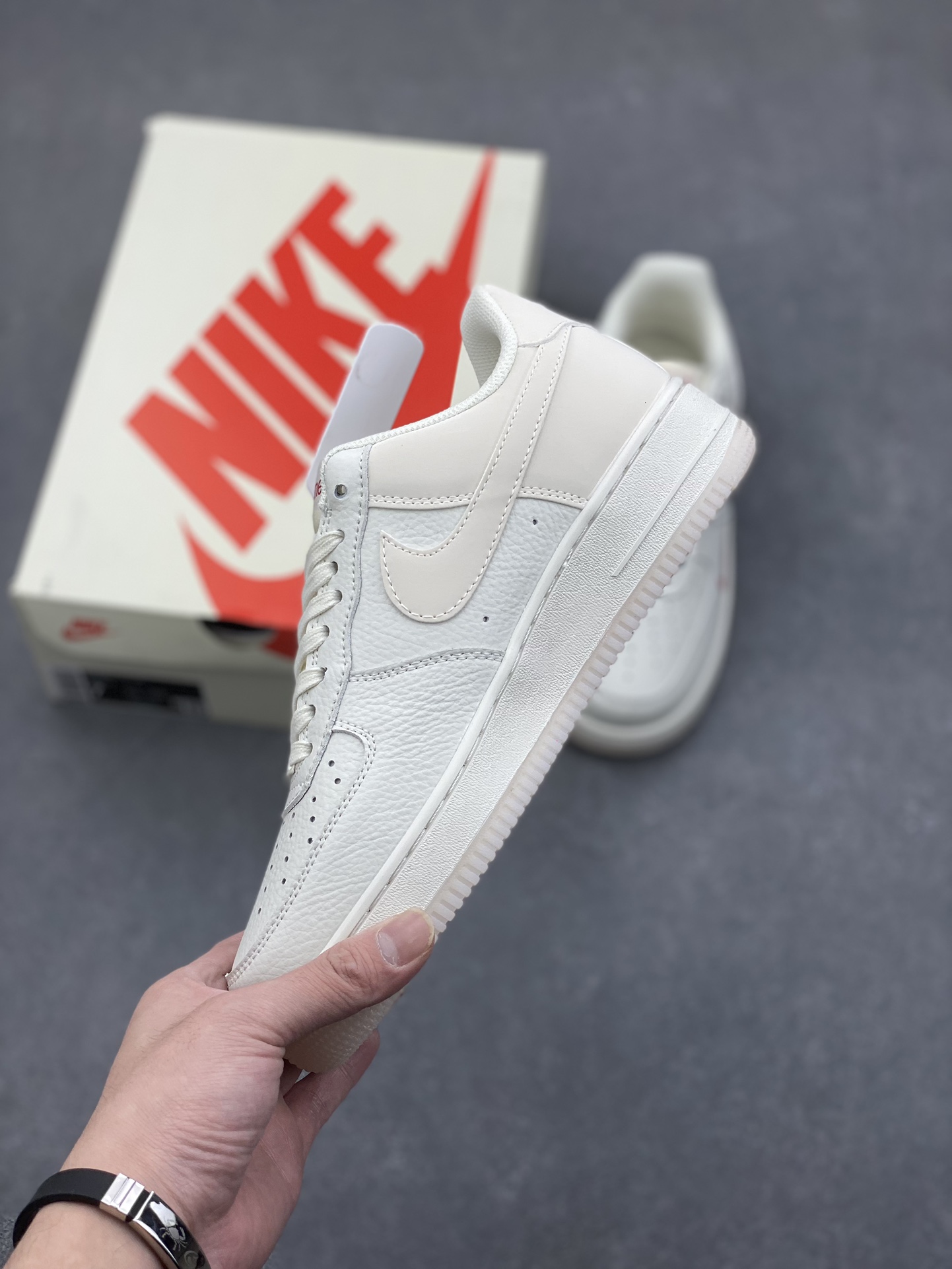 Nike Air Force 1 '07 Low Supreme Collab - White Crystal Bottom Sneakers 4 i1733590730 2919 7