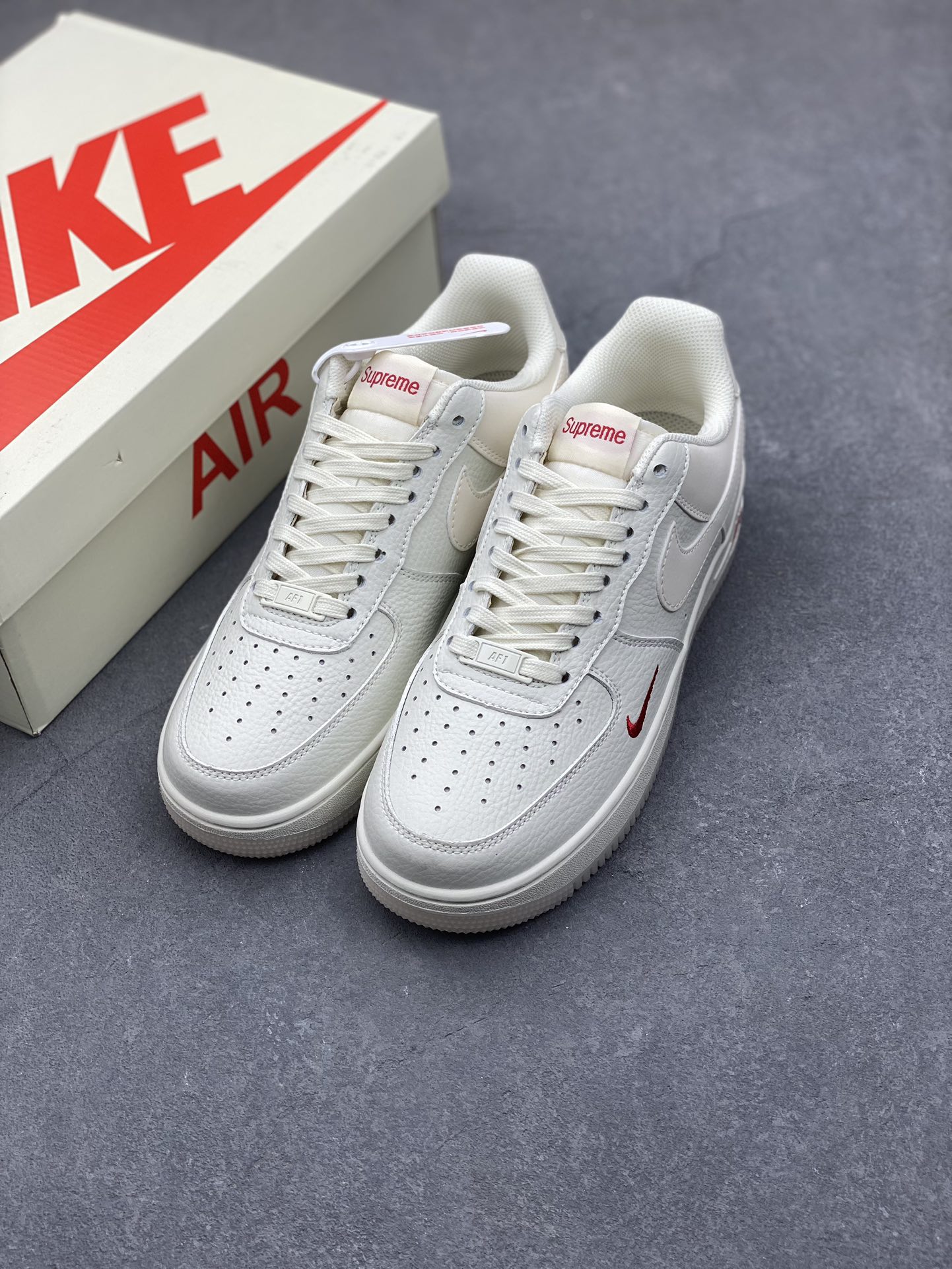 Nike Air Force 1 '07 Low Supreme Collab - White Crystal Bottom Sneakers 9 i1733590730 6445 4