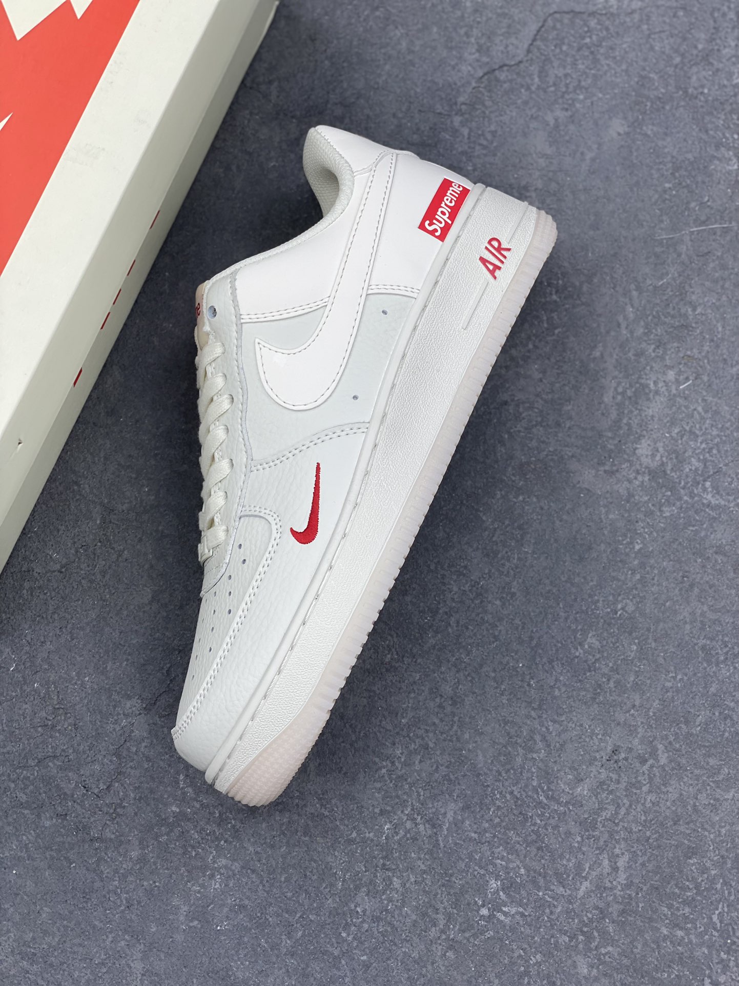 Nike Air Force 1 '07 Low Supreme Collab - White Crystal Bottom Sneakers 8 i1733590730 7152 5