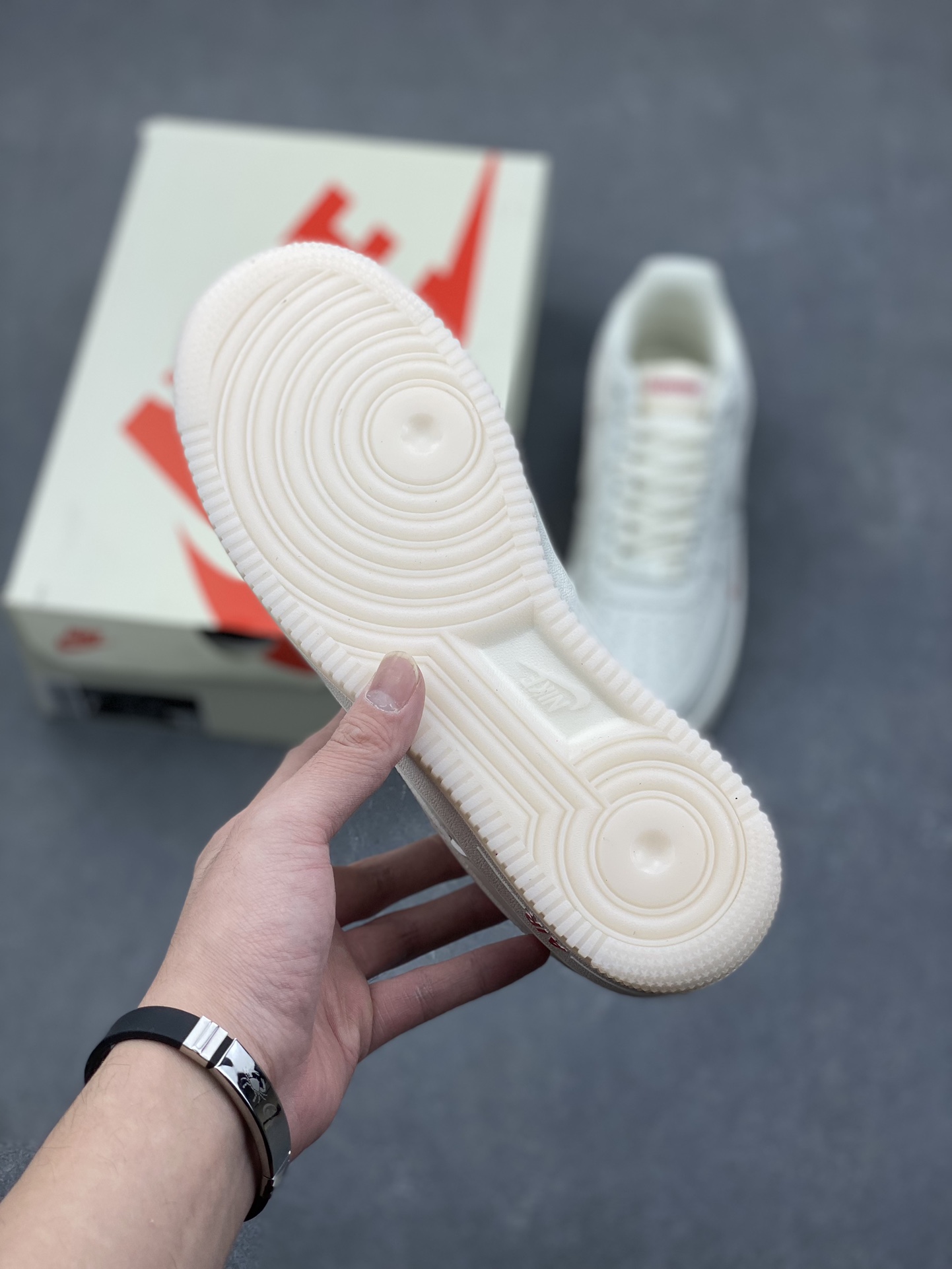 Nike Air Force 1 '07 Low Supreme Collab - White Crystal Bottom Sneakers 7 i1733590730 9400 2