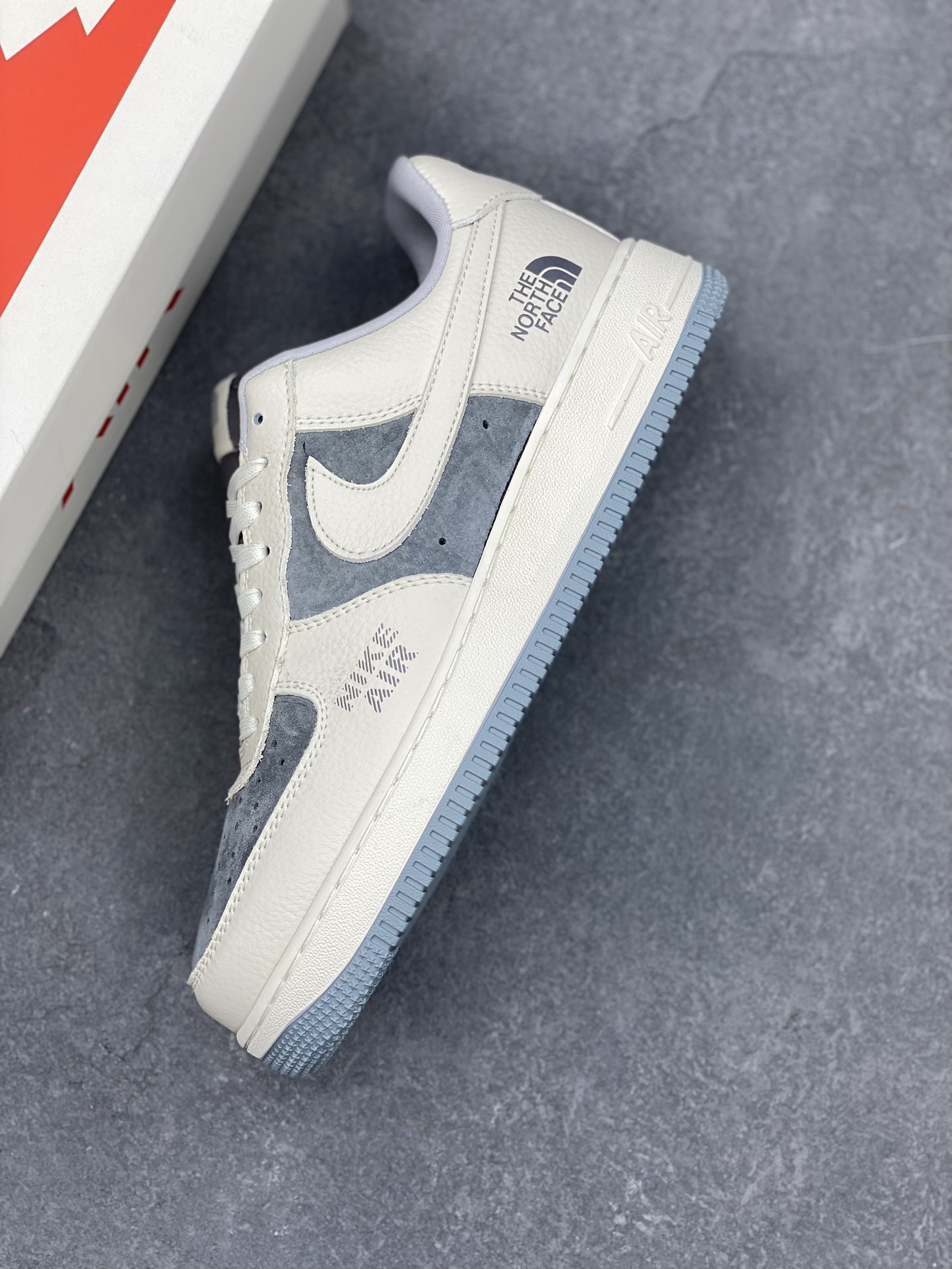Nike Air Force 1 '07 Low The North Face Collab Sneakers - Cream/Gray 8 i1733591033 181 4