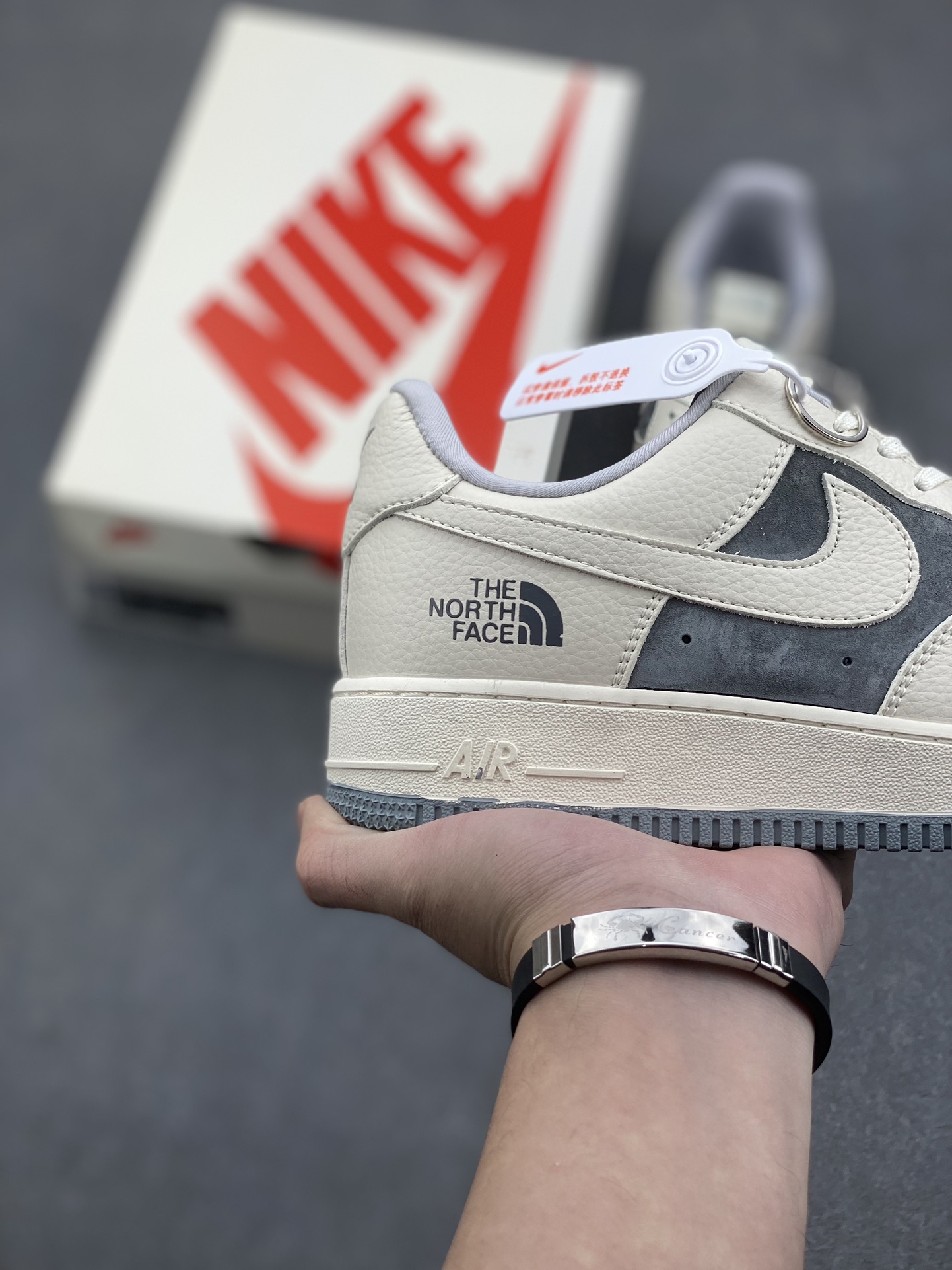 Nike Air Force 1 '07 Low The North Face Collab Sneakers - Cream/Gray 6 i1733591034 5997 8