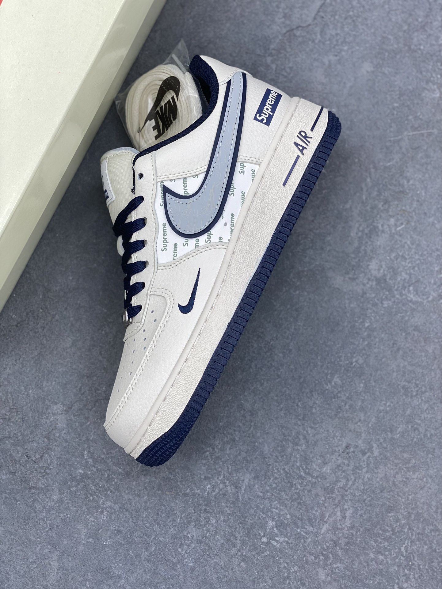 Nike Air Force 1 '07 Low Supreme Collab Sneakers - Blue Shadow 8 i1733728829 2352 3