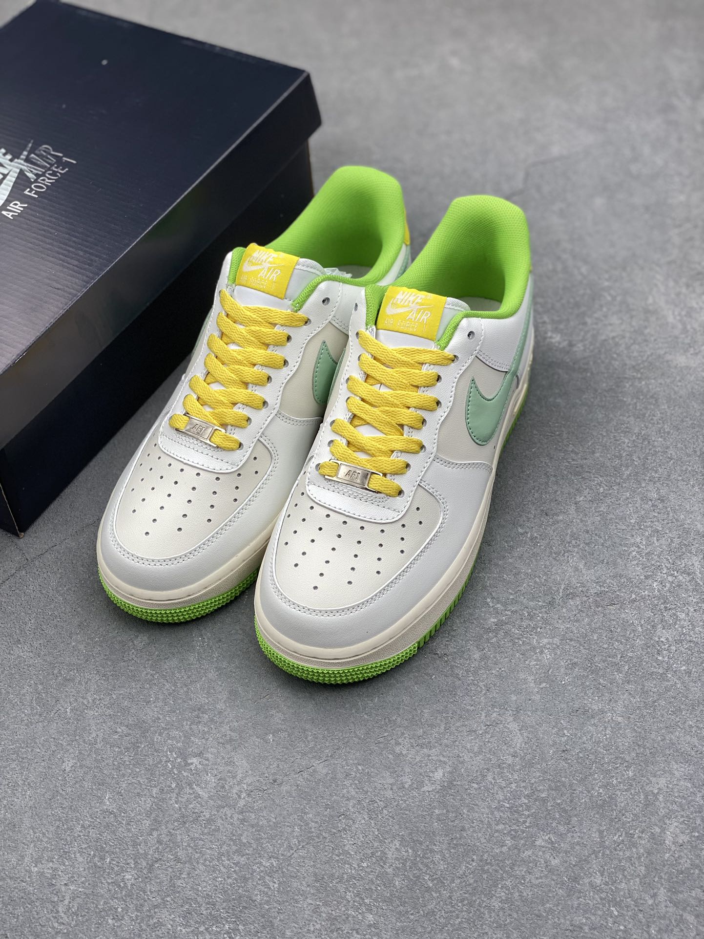 Nike Air Force 1 Low Retro Sneakers - White/Green/Yellow 9 i1733729061 401 2