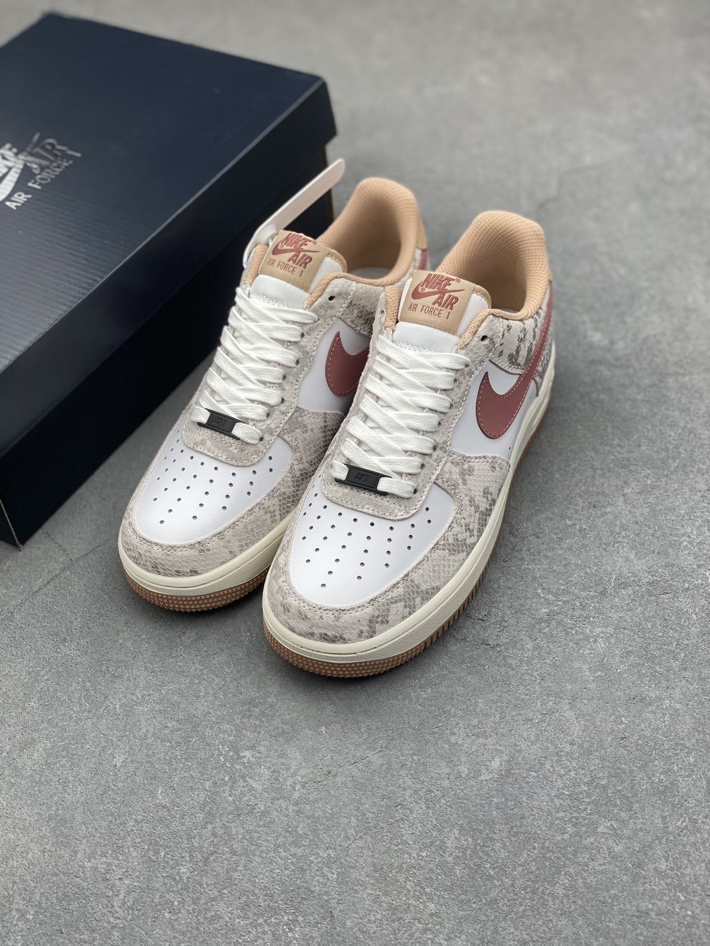 Nike Air Force 1 '07 Low Snakeskin: Iconic Style, Modern Comfort 8 i1733848603 9010 3