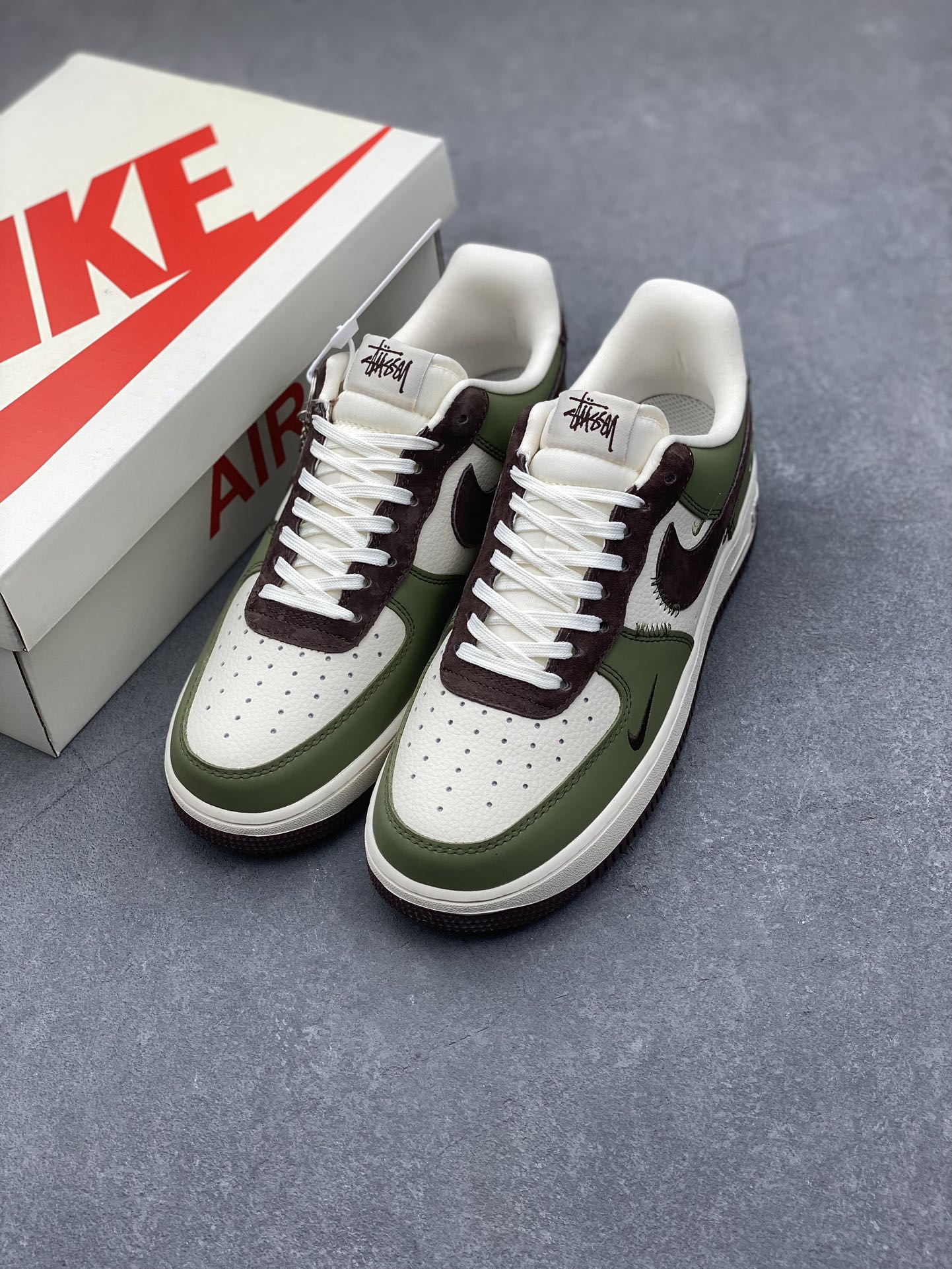 Nike Air Force 1 '07 Low Stussy Collab Green Brown Sneakers 9 i1733848984 8903 8
