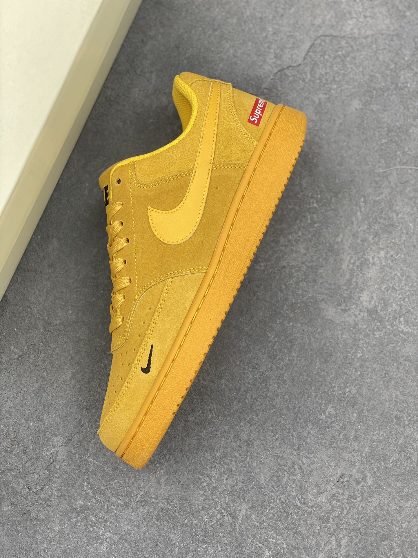 Nike Court Borough Low-Top Sneakers - Stylish, Breathable, and Durable Design 8 i1733935679 1289 6