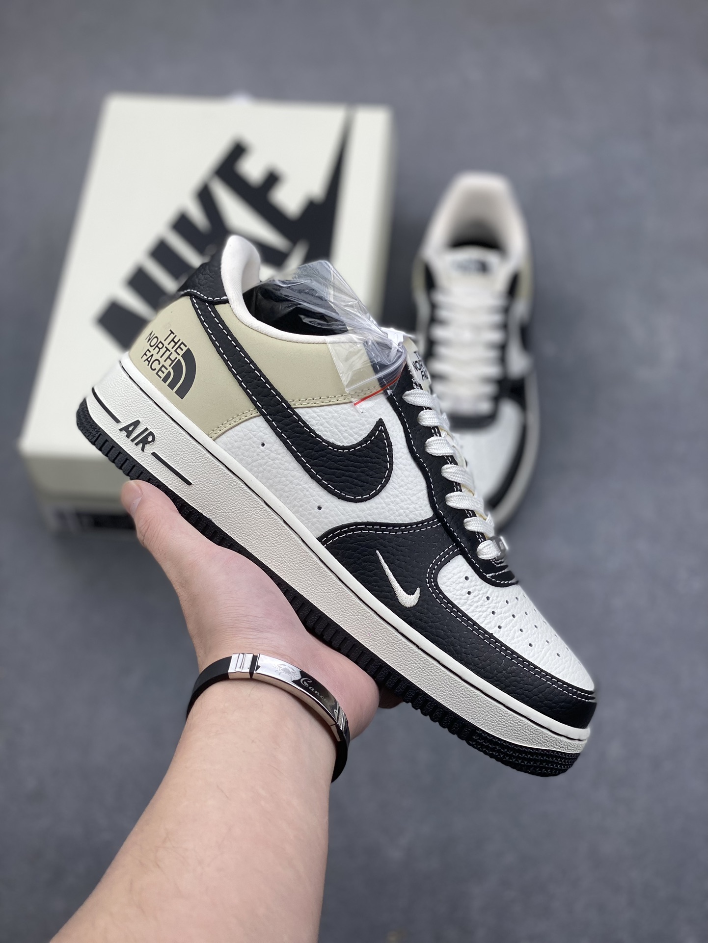 Nike Air Force 1 '07 Low The North Face Black Leather Sneakers 2 i1733936419 1086 6