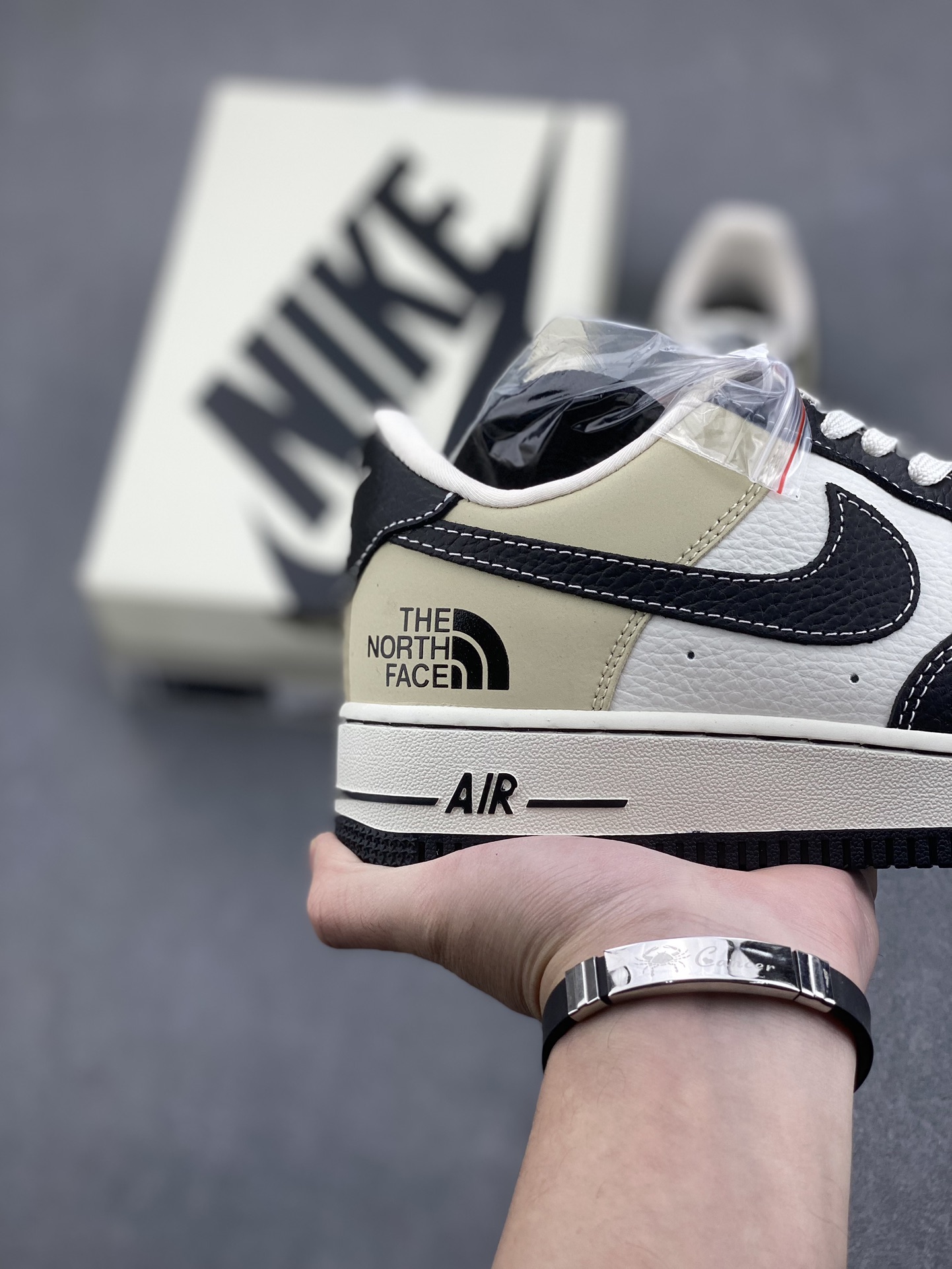 Nike Air Force 1 '07 Low The North Face Black Leather Sneakers 6 i1733936419 2634 3