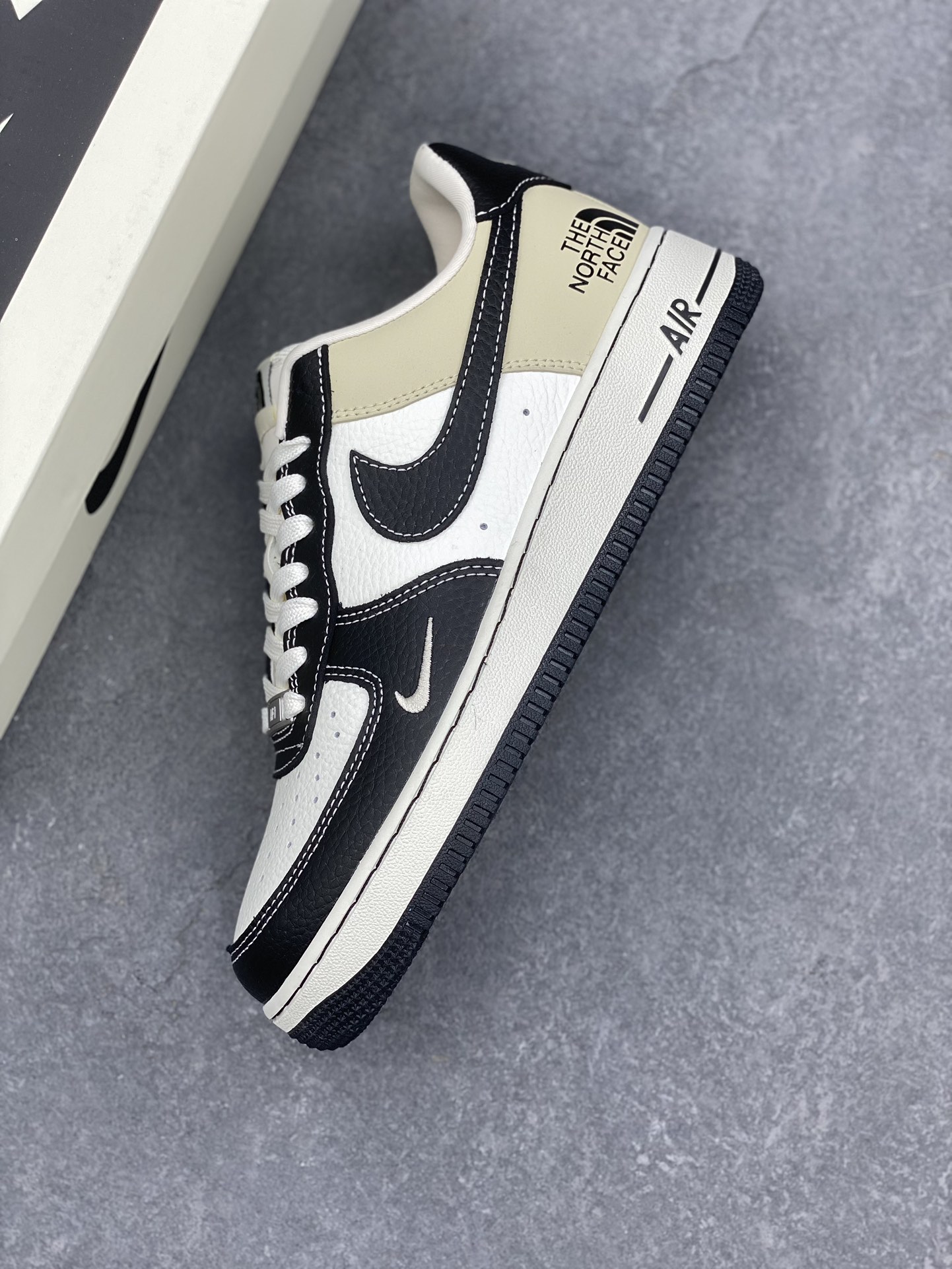 Nike Air Force 1 '07 Low The North Face Black Leather Sneakers 8 i1733936419 33 5