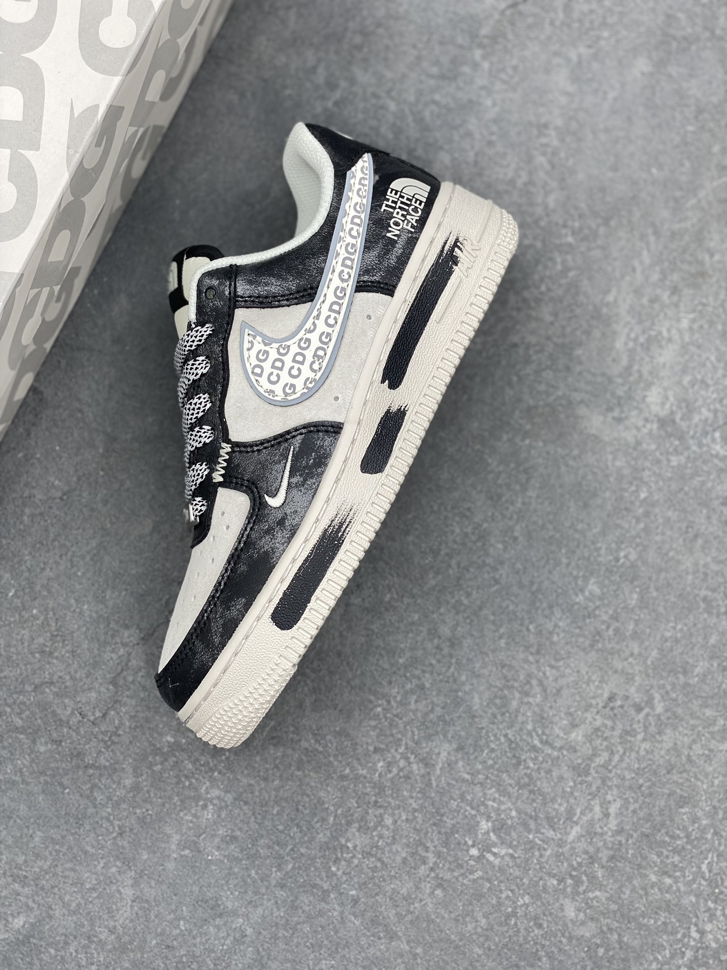 Nike Air Force 1 '07 Low The North Face Collab Sneakers - Limited Edition 8 i1734196269 1828 8