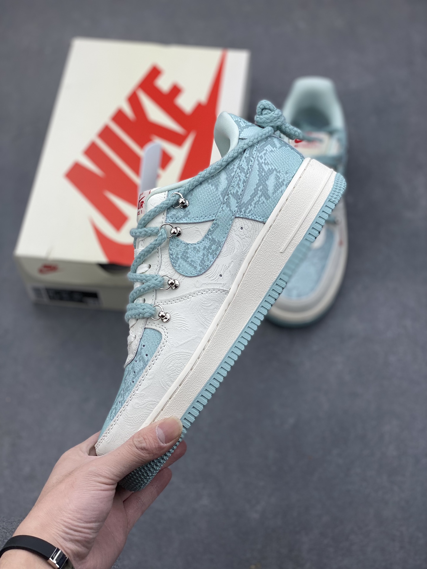 Nike Air Force 1 '07 Low 'Green Snake' Limited Edition Sneakers 4 i1734196310 331 8