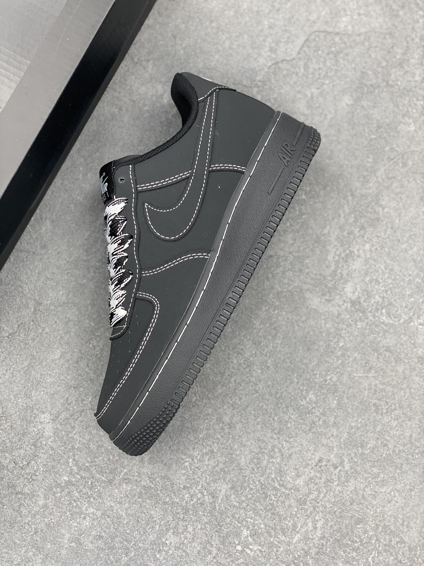 Nike Air Force 1 '07 Low Black - Premium Comfort & Style 8 i1734280372 1264 8