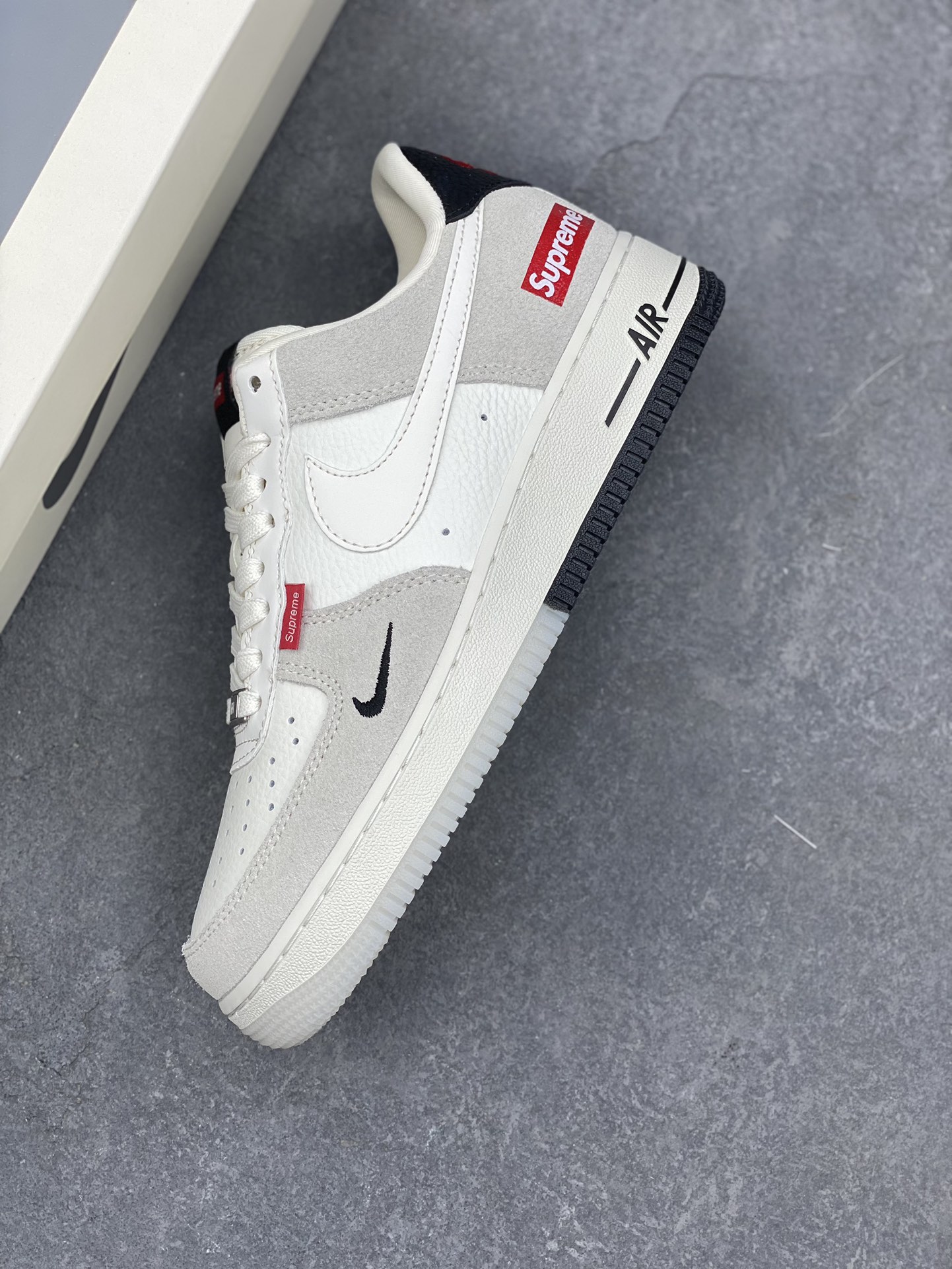 Nike Air Force 1 '07 Low Supreme Collaboration - Grey Woven Sneakers 8 i1734280504 8424 3