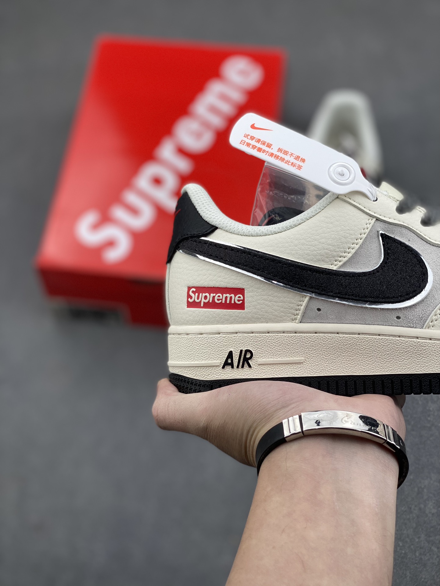 Nike Air Force 1 '07 Low Supreme Sneakers - Iconic Style & Comfort 6 i1734367142 1541 4