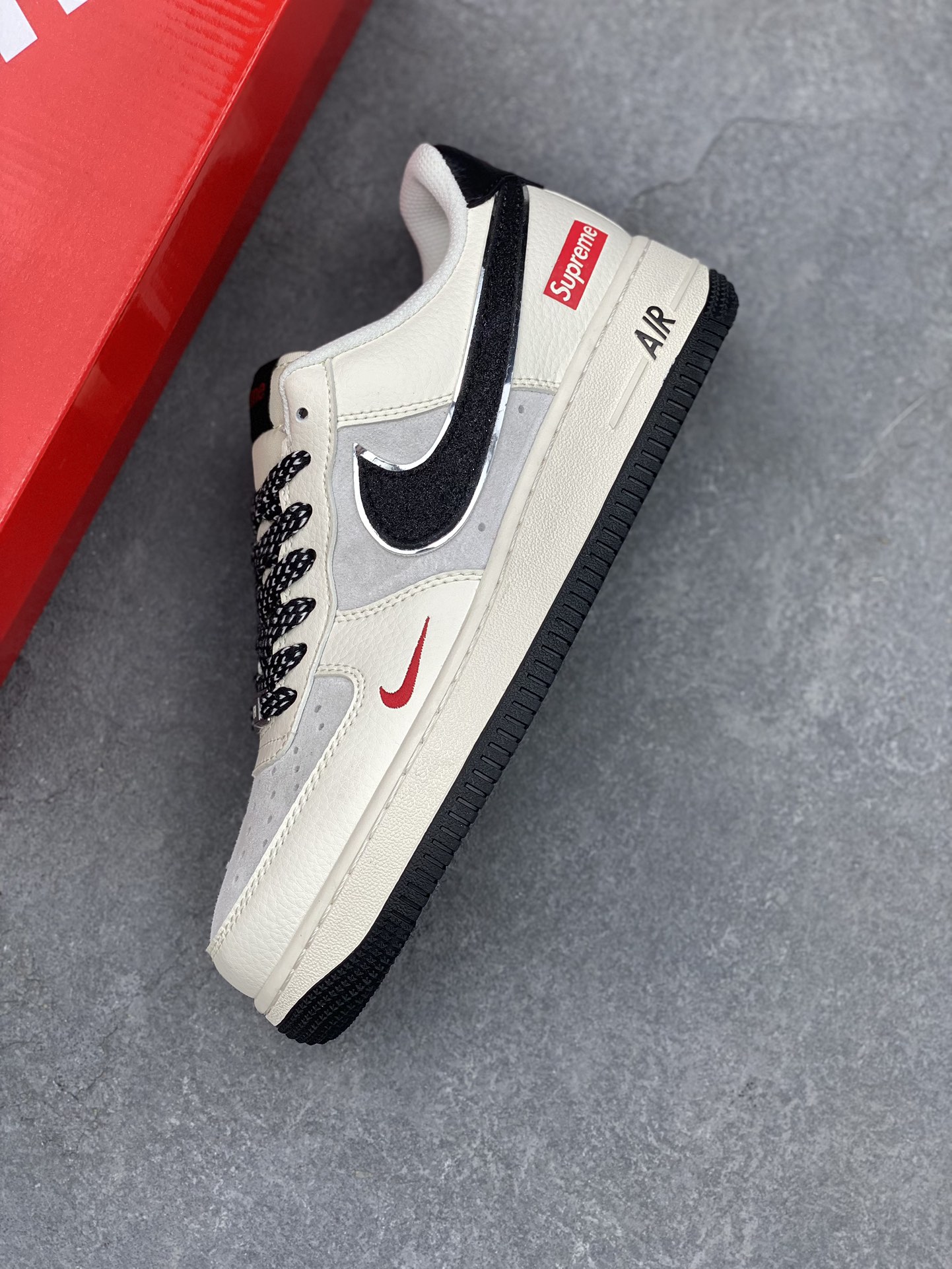 Nike Air Force 1 '07 Low Supreme Sneakers - Iconic Style & Comfort 8 i1734367142 3503 1