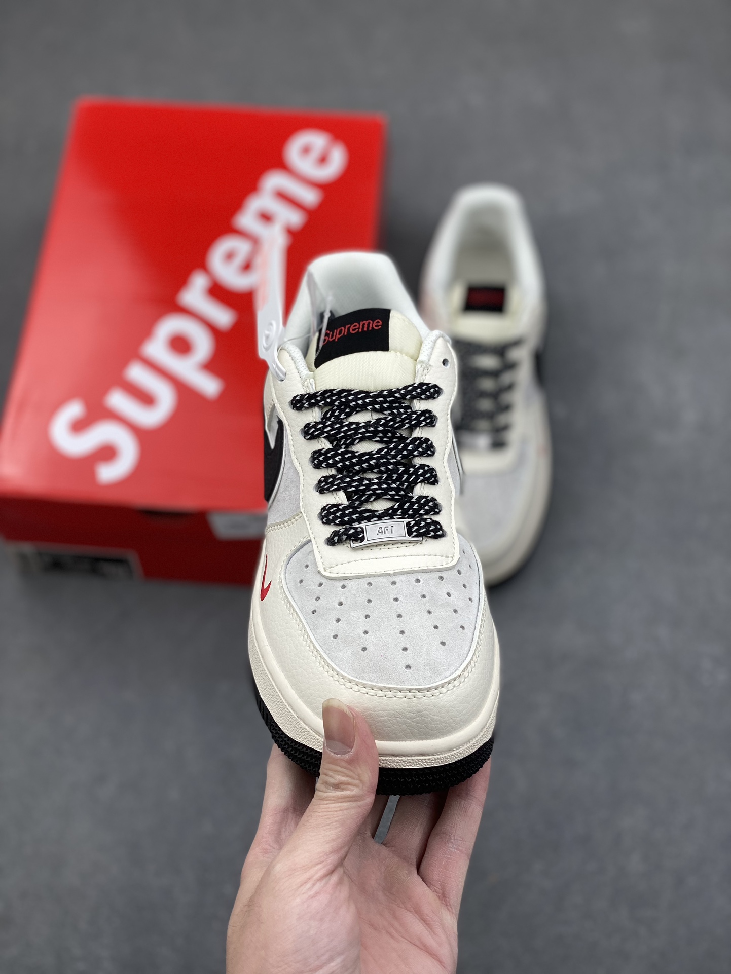 Nike Air Force 1 '07 Low Supreme Sneakers - Iconic Style & Comfort 3 i1734367142 413 6
