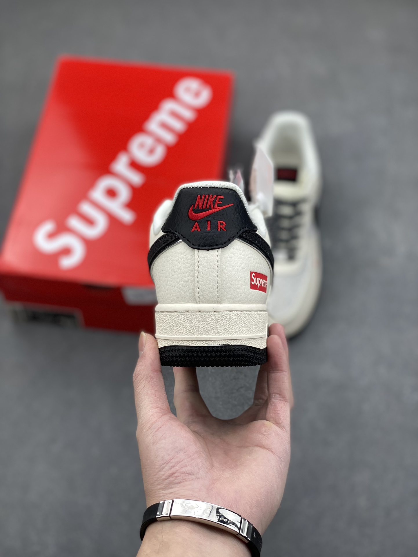 Nike Air Force 1 '07 Low Supreme Sneakers - Iconic Style & Comfort 5 i1734367142 460 5