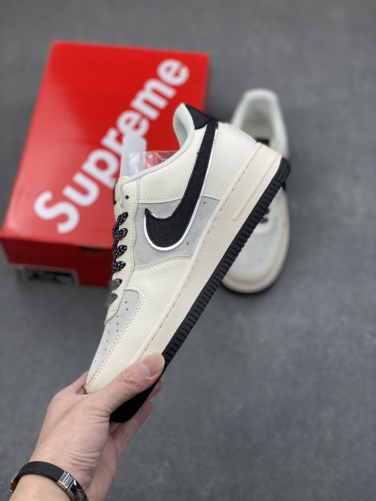 Nike Air Force 1 '07 Low Supreme Sneakers - Iconic Style & Comfort 4 i1734367143 5244 7
