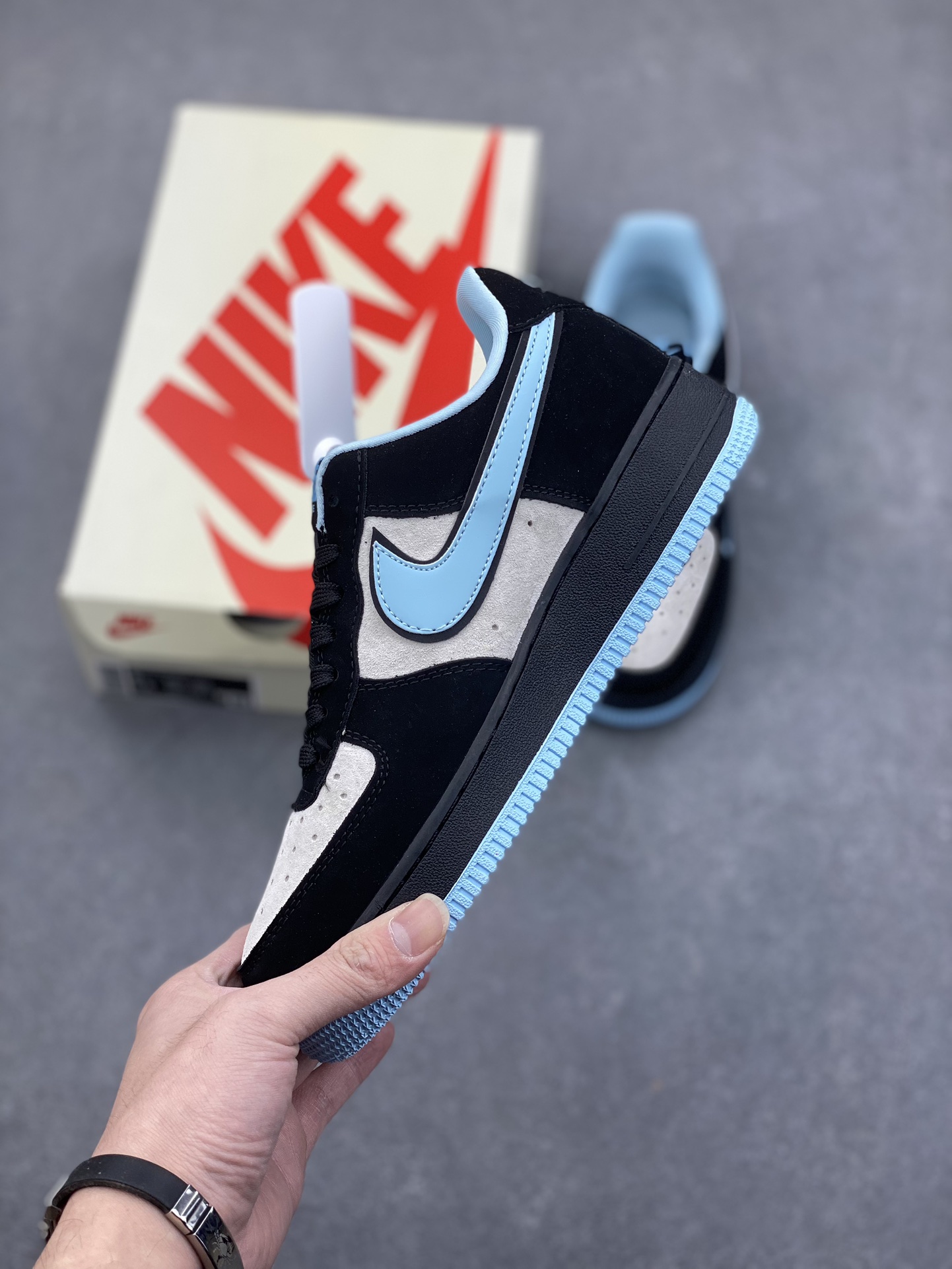 Nike Air Force 1 '07 Low Supreme Tiffany&Co. Limited Edition Sneakers 4 i1734367509 3370 3