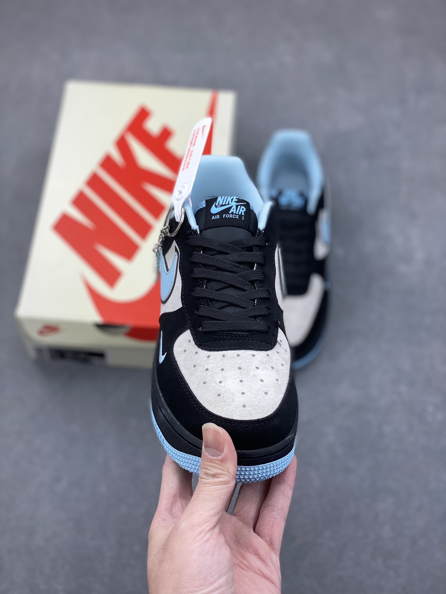 Nike Air Force 1 '07 Low Supreme Tiffany&Co. Limited Edition Sneakers 3 i1734367509 5586 6