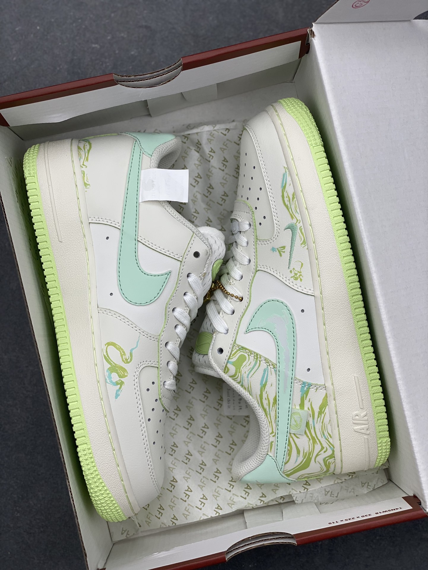 Nike Air Force 1 Low 'Green Snake' Limited Edition Green and White Sneakers 10 i1734453505 4016 8