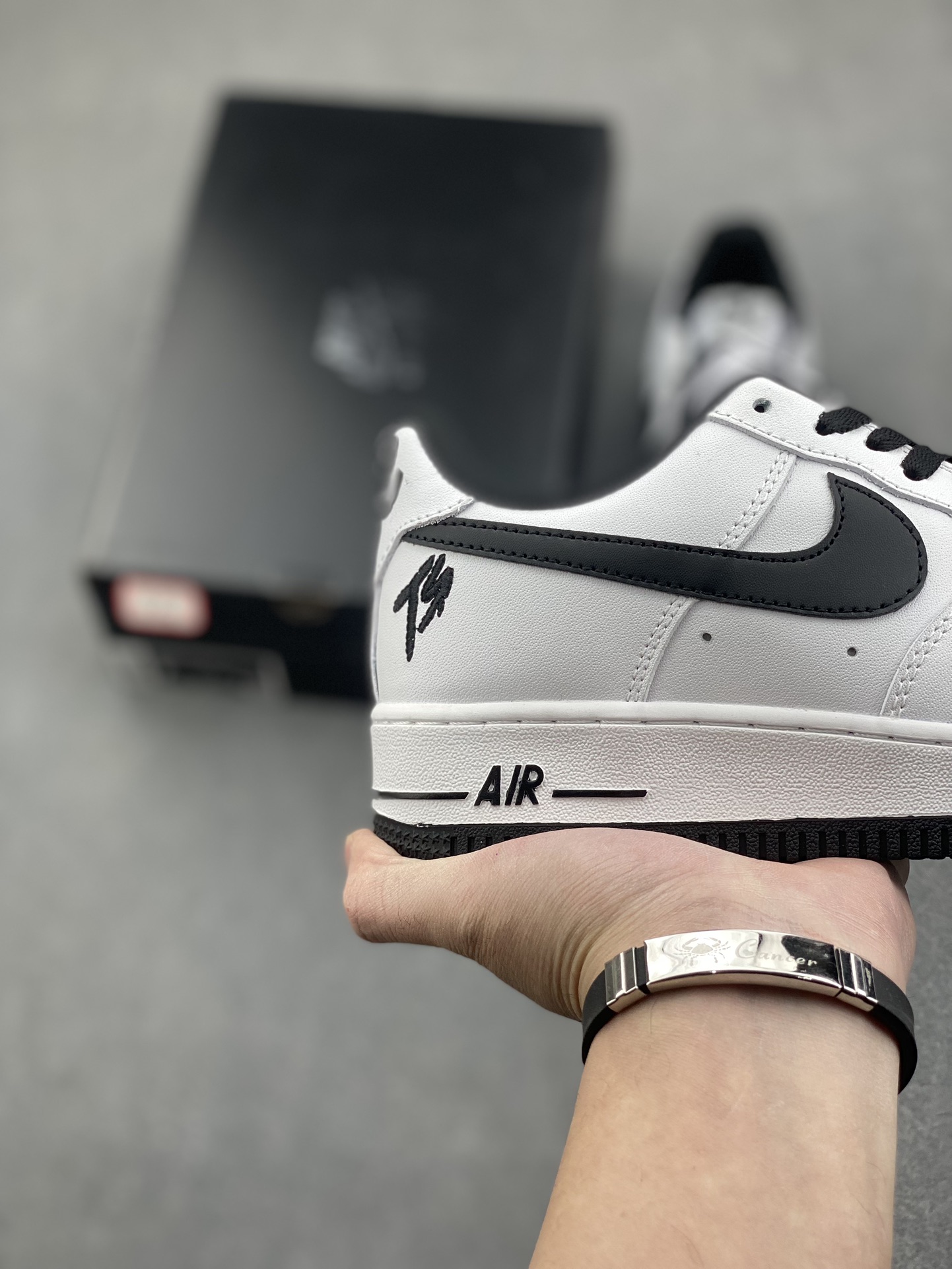Nike Air Force 1 '07 Low White/Black DO7659-101 - Iconic Style & Comfort 6 i1734454321 2330 1