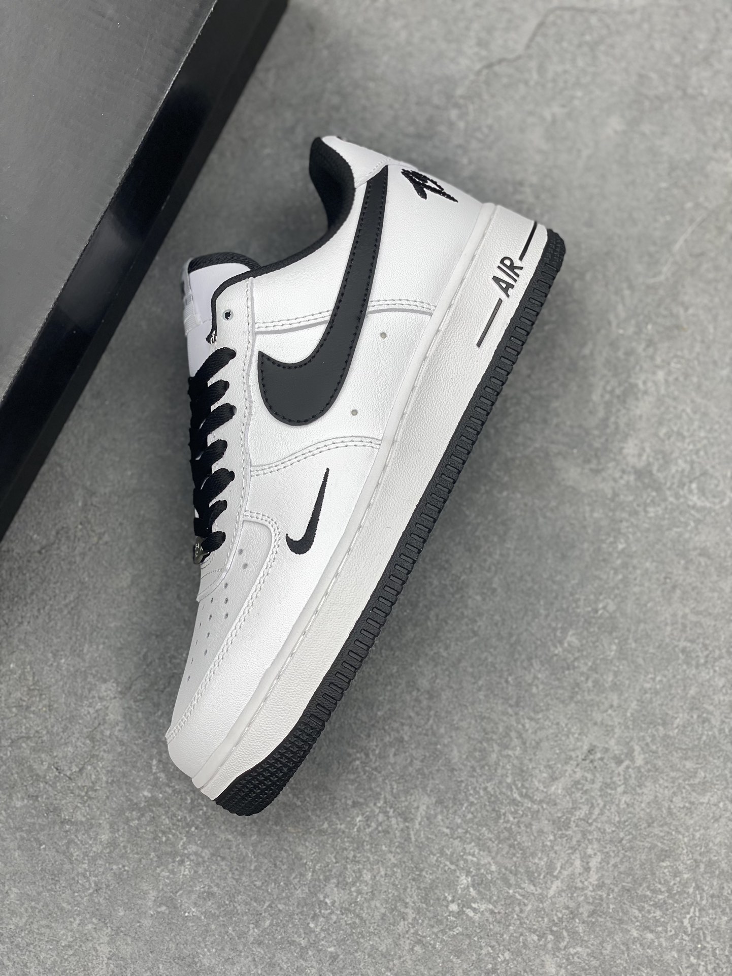 Nike Air Force 1 '07 Low White/Black DO7659-101 - Iconic Style & Comfort 8 i1734454321 2519 3