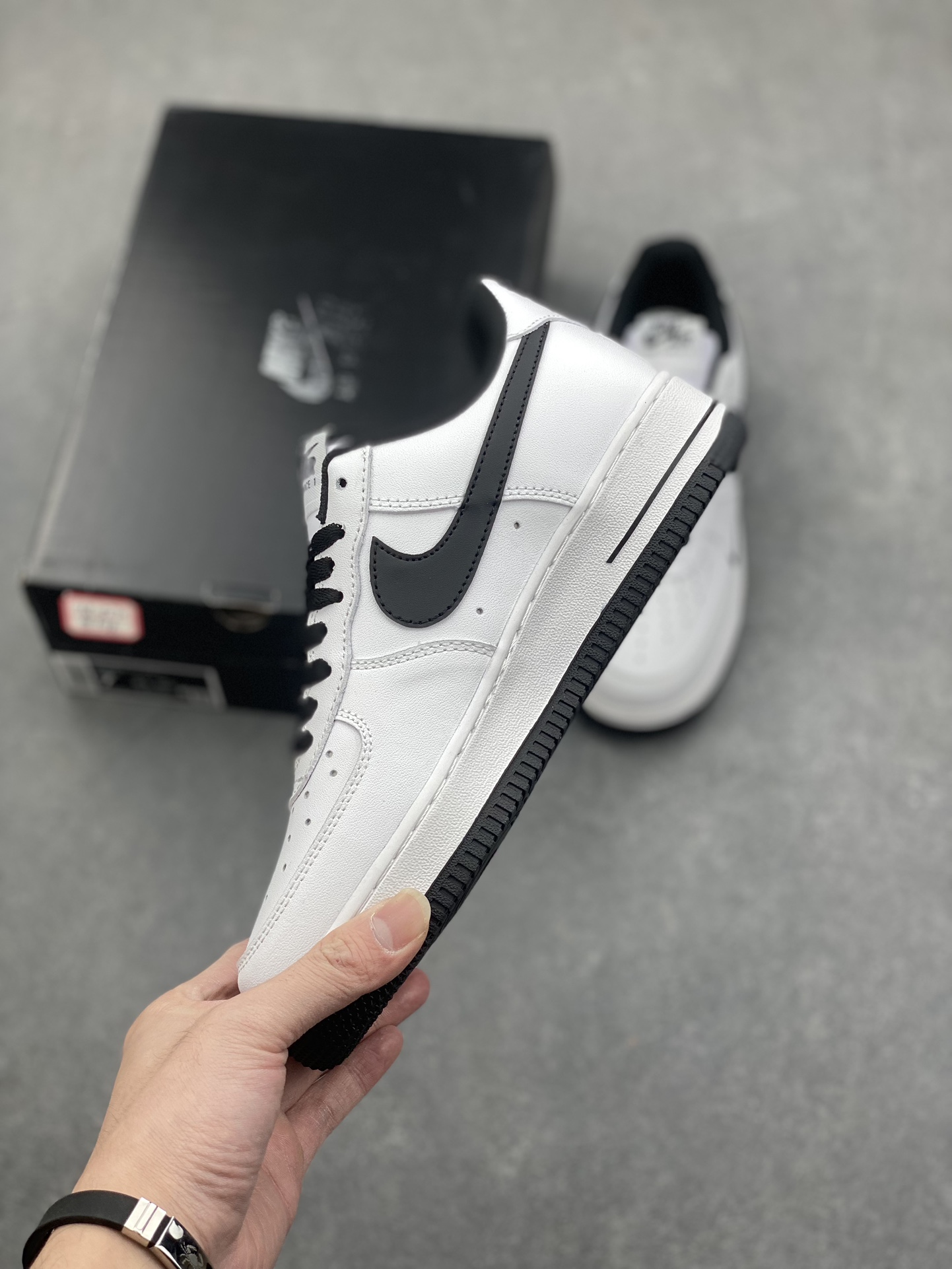 Nike Air Force 1 '07 Low White/Black DO7659-101 - Iconic Style & Comfort 4 i1734454321 3795 8
