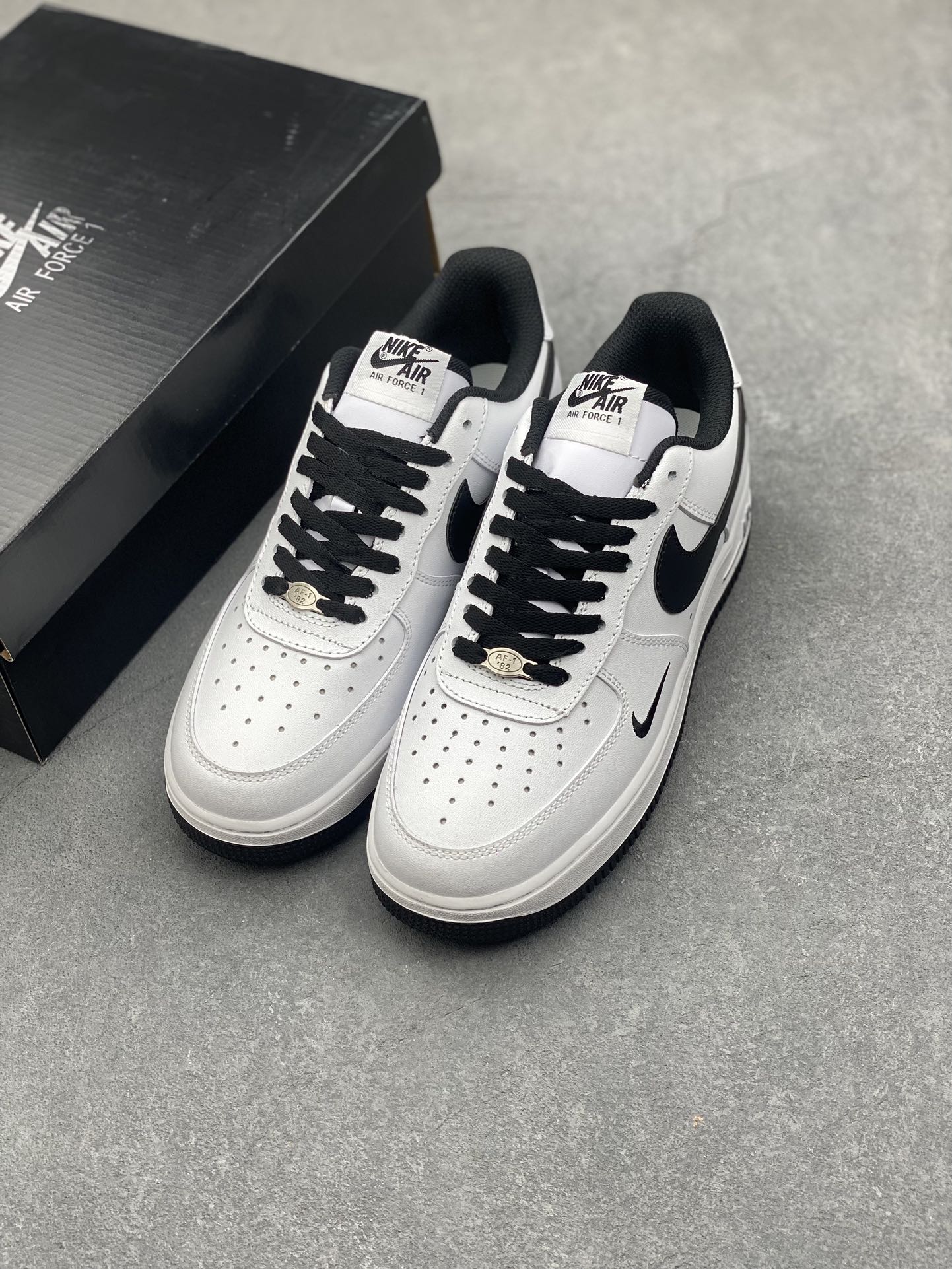 Nike Air Force 1 '07 Low White/Black DO7659-101 - Iconic Style & Comfort 9 i1734454321 4035 5