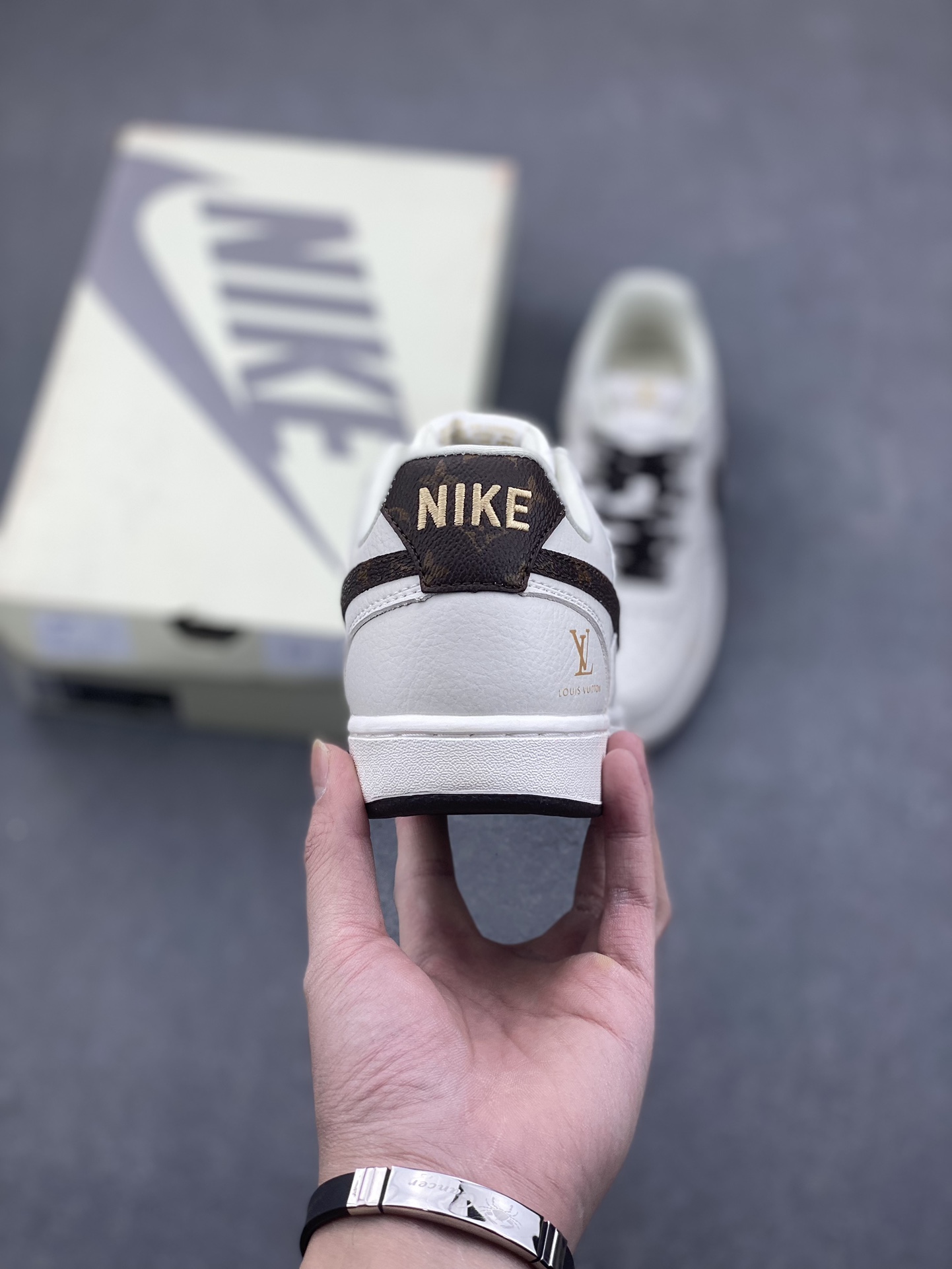 Nike Ebernon Low PRM Sneakers - Unique Edition, Breathable & Versatile! 5 i1734541286 4156 3