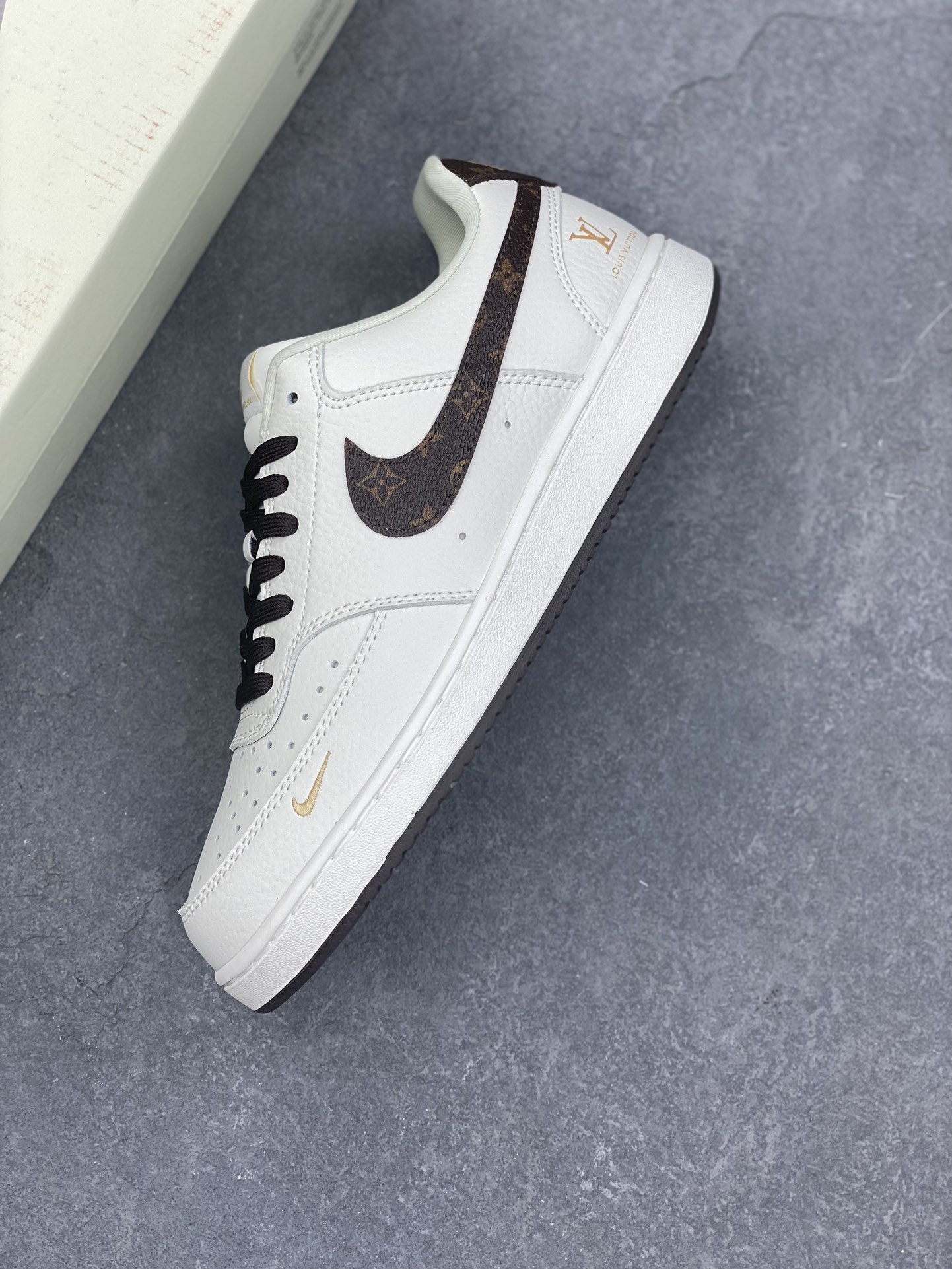 Nike Ebernon Low PRM Sneakers - Unique Edition, Breathable & Versatile! 8 i1734541286 4271 0