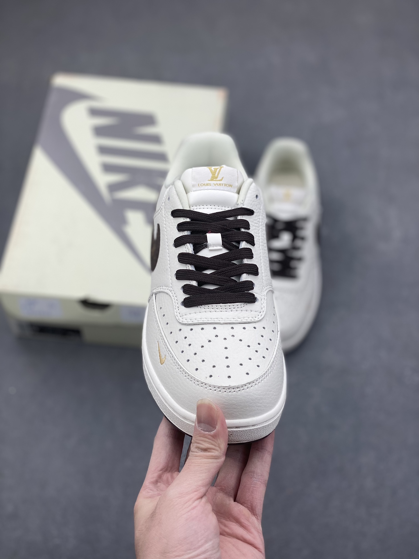 Nike Ebernon Low PRM Sneakers - Unique Edition, Breathable & Versatile! 3 i1734541286 7157 2