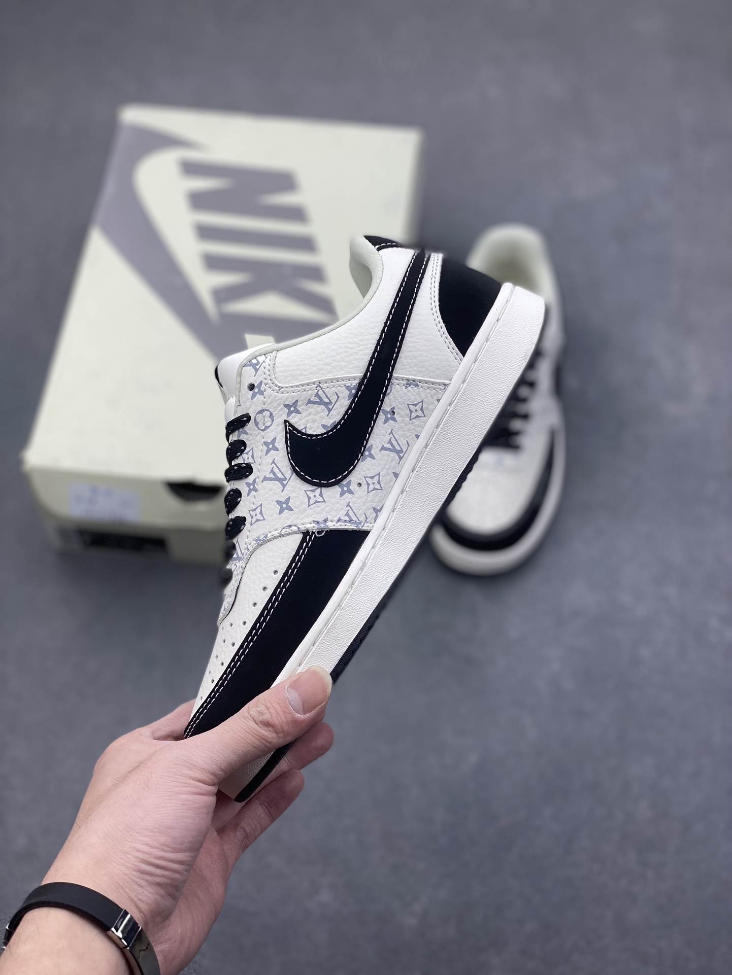 Nike Ebernon Low PRM x Louis Vuitton Sneakers - Limited Edition 4 i1734541378 4569 0
