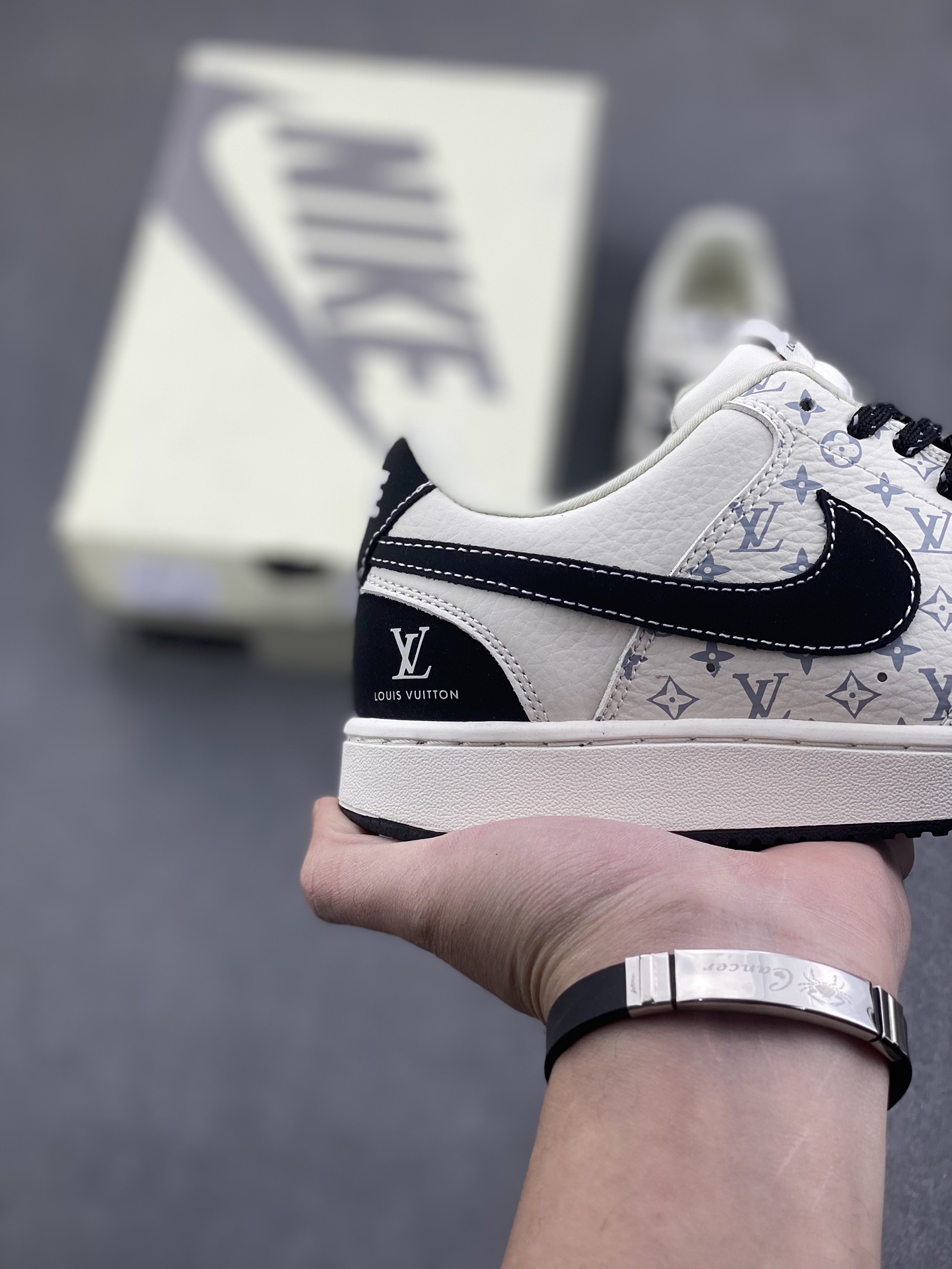 Nike Ebernon Low PRM x Louis Vuitton Sneakers - Limited Edition 6 i1734541378 8336 6