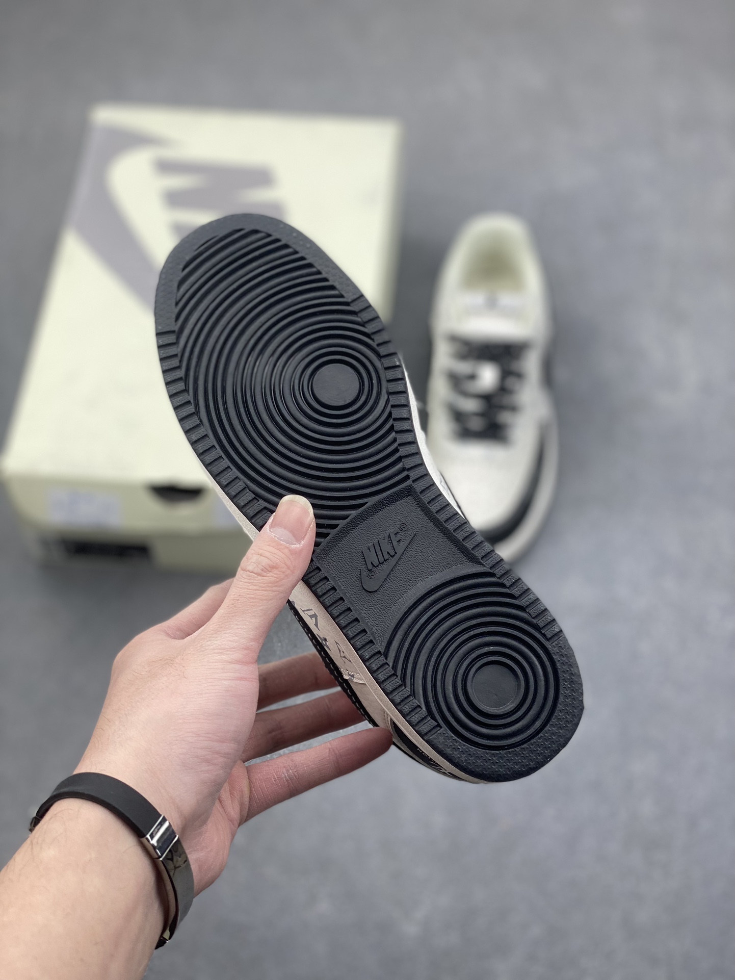 Nike Ebernon Low PRM x Louis Vuitton Sneakers - Limited Edition 7 i1734541378 8906 8