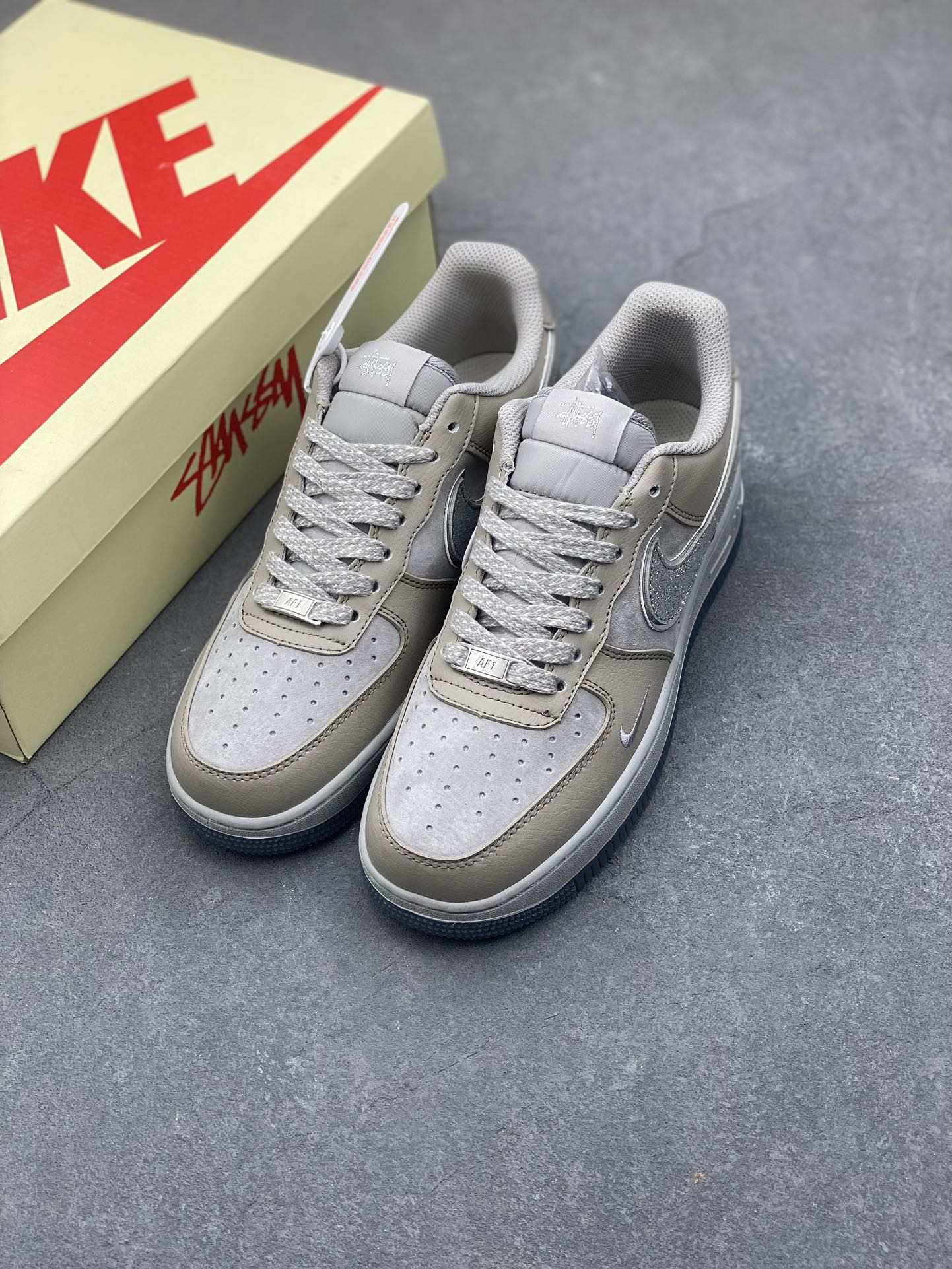Nike Air Force 1 '07 Low Stussy Collaboration Sneakers - Limited Edition 9 i1734542567 4564 0