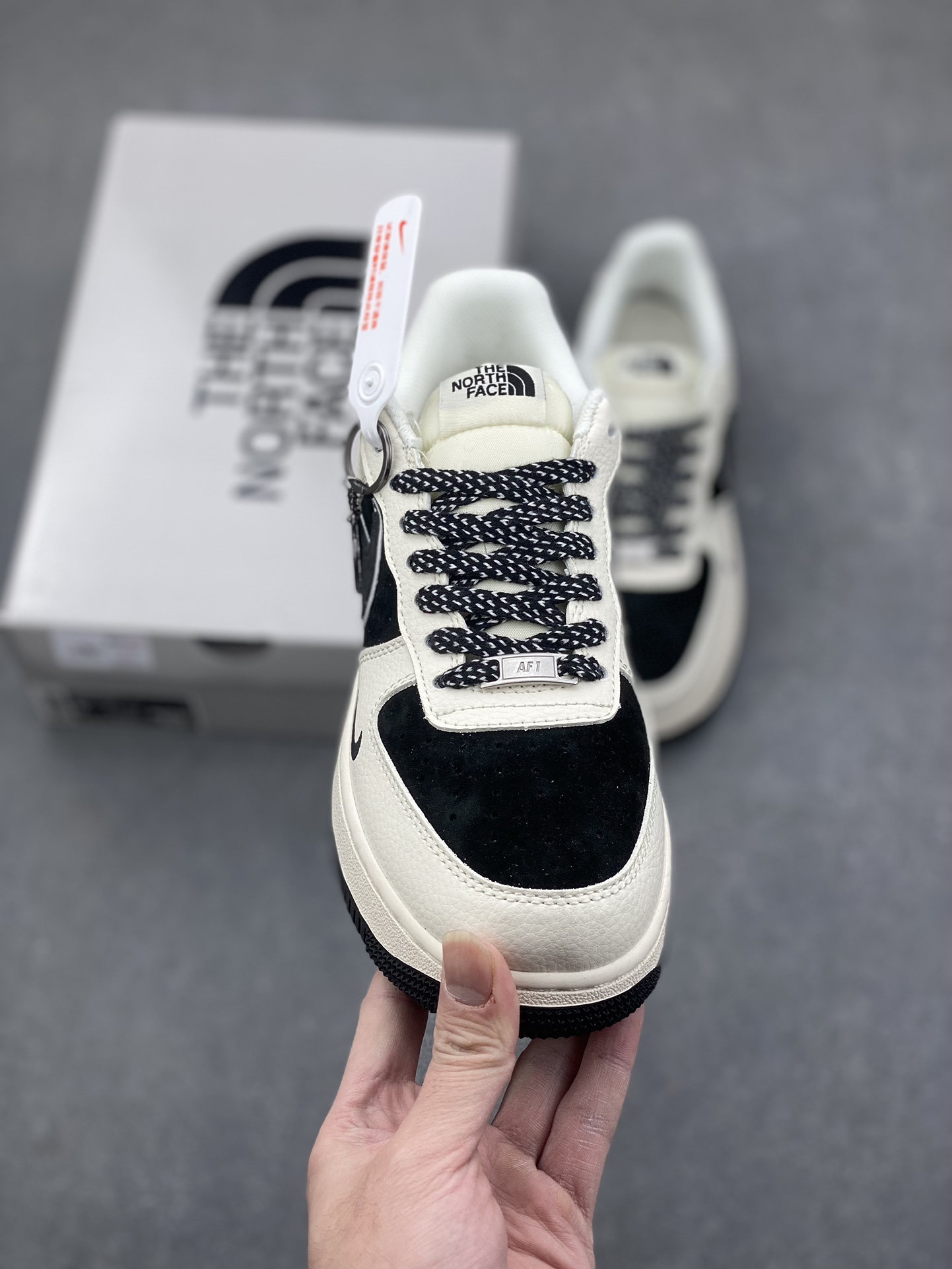 Nike Air Force 1 '07 Low The North Face Limited Edition Sneakers 3 i1734625988 104 2